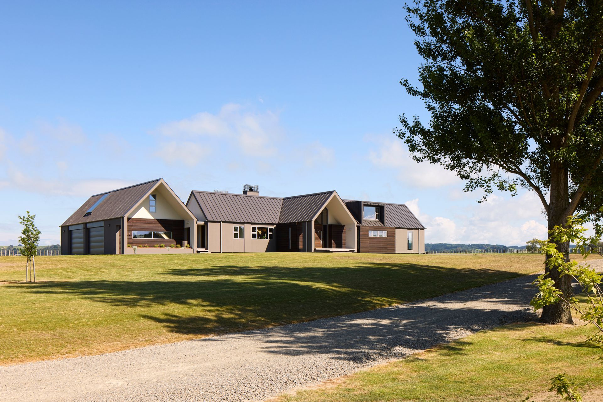 gibbons-architects-manawatu-gable-rural-home-exterior-01.jpg