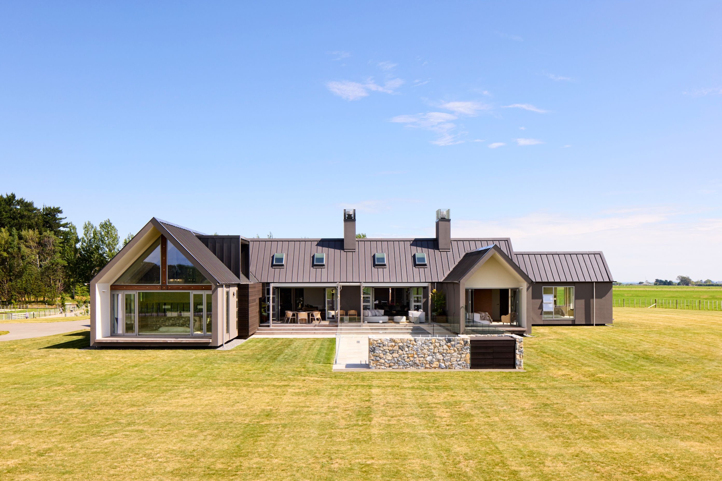 gibbons-architects-manawatu-gable-rural-home-exterior-05.jpg