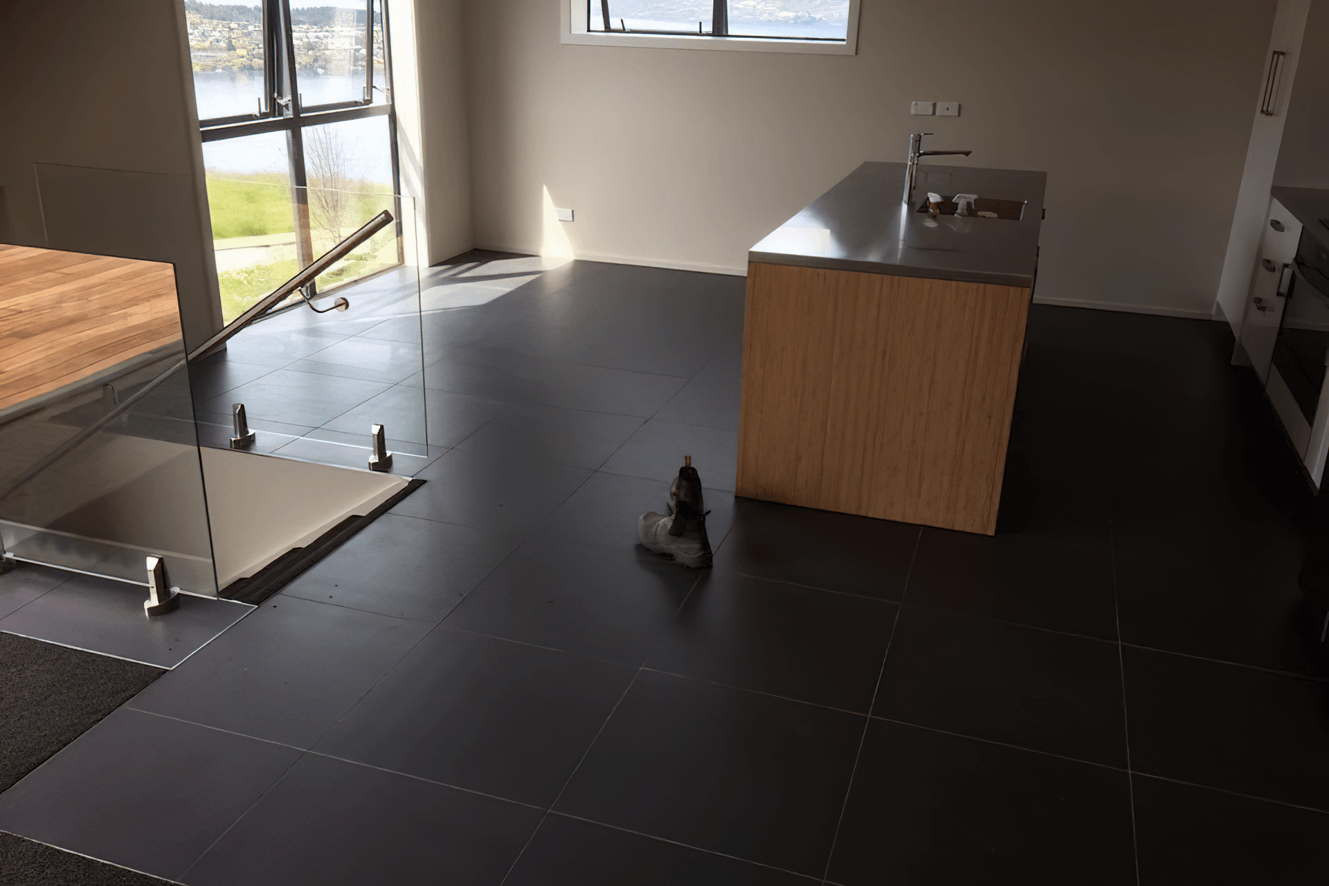 Kitchen black tiling