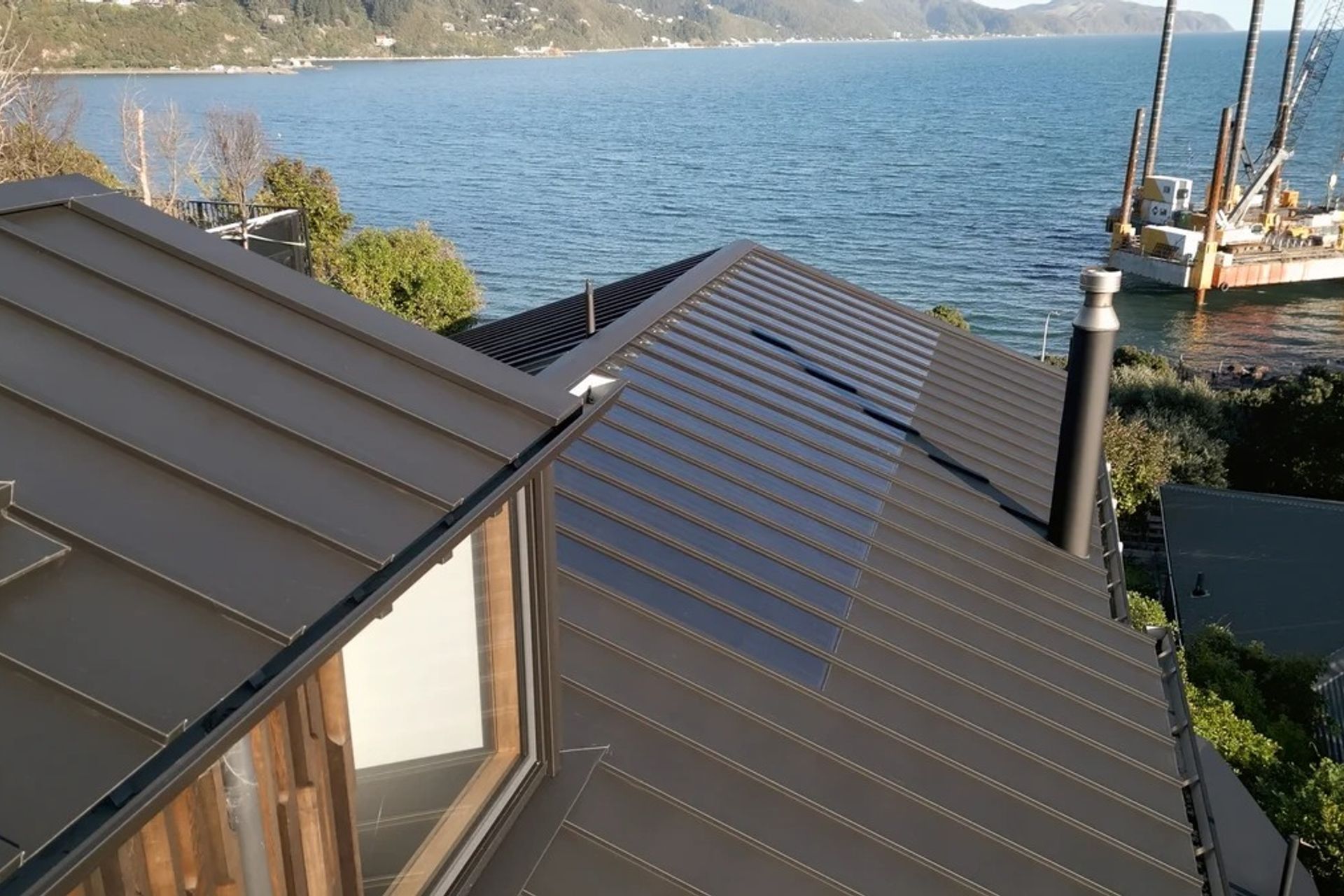 QBT450 Roof with integrated solar panels