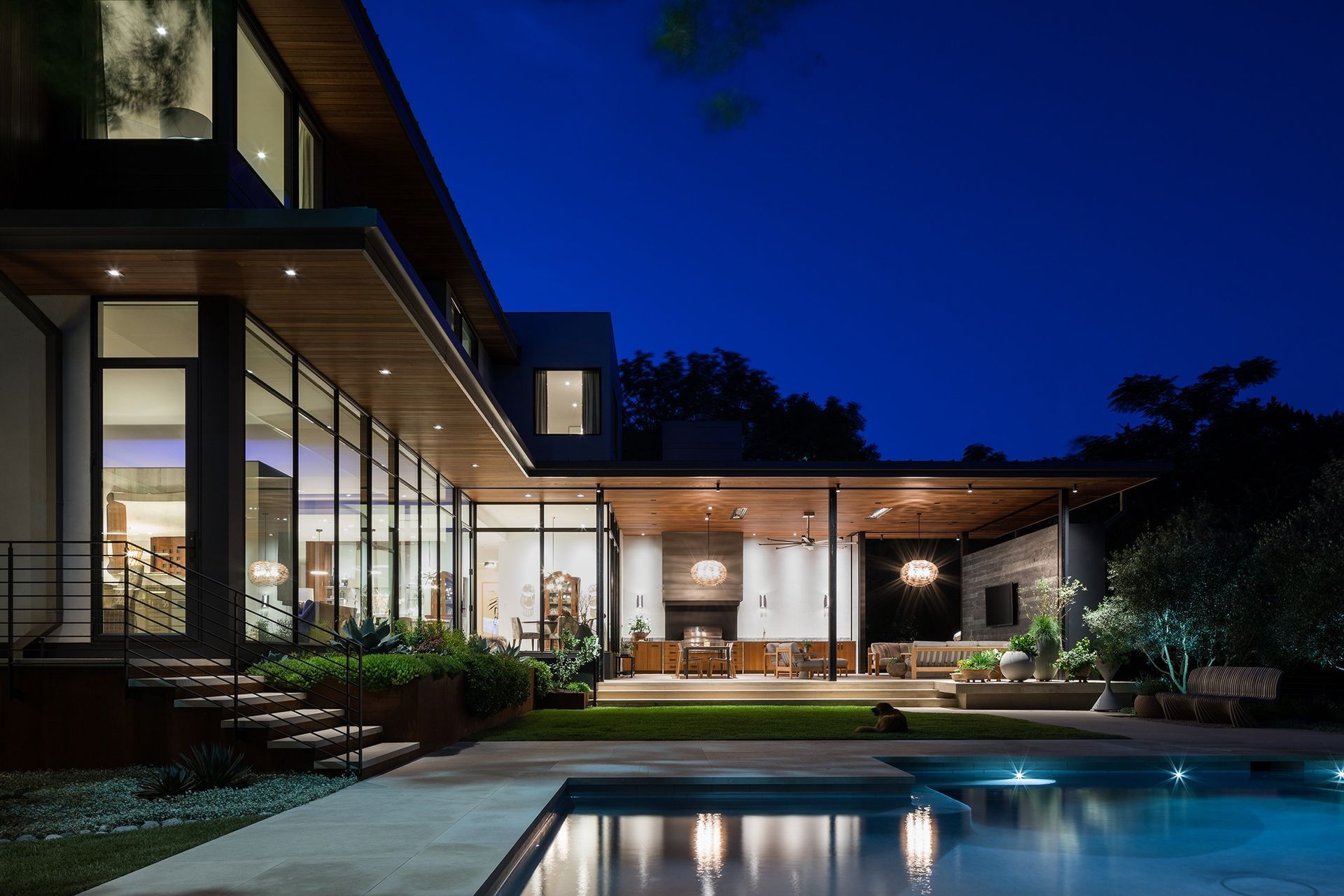 imgi12larue-aia-tour-2019-jake-holt-photo-24exterior-outdoor-living-dusk.jpg