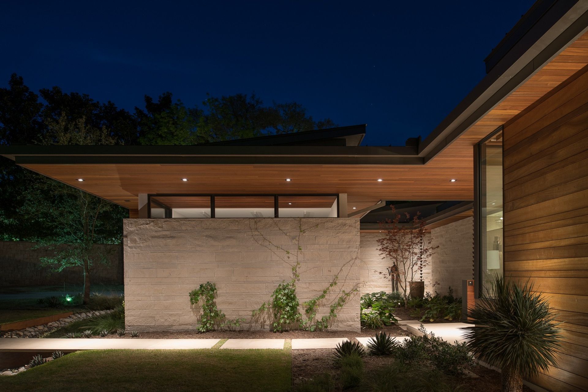 imgi29DSC8787-29exterior-garage.jpg