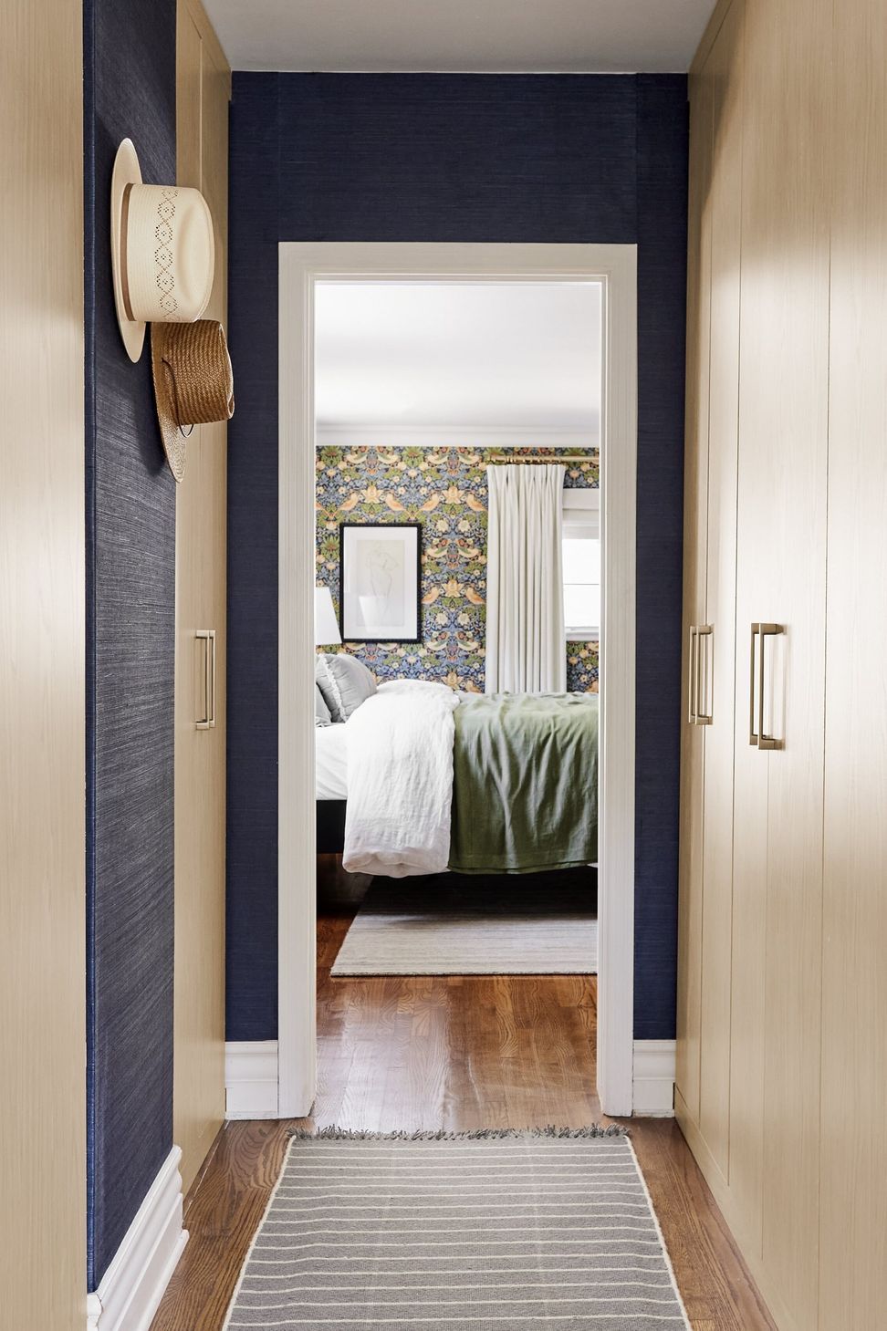 imgi420Bobby-BerkDesign-InteriorTraditional-EclecticPrimary-Suite7-2560x3413.jpg