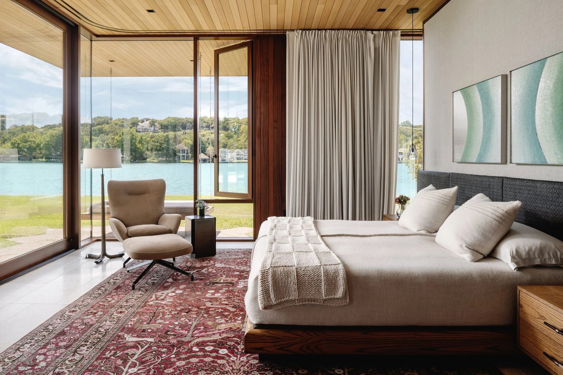 imgi58WatersEdgeMasterBed.jpg