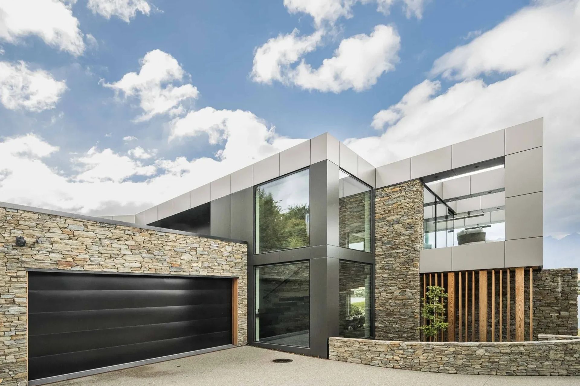 lakefront-residence-gallery-01-ap-compressed.jpg