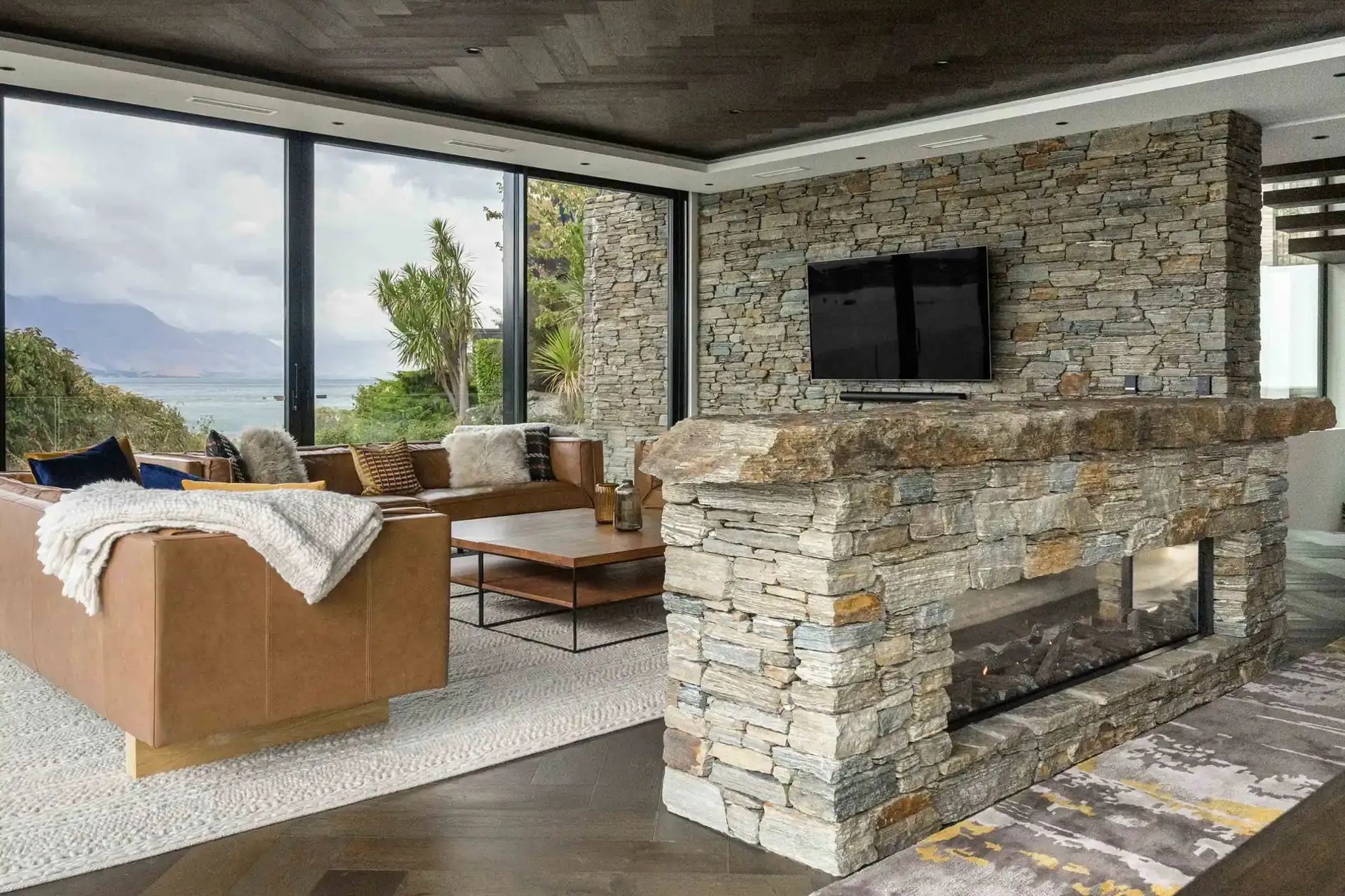 lakefront-residence-gallery-05-ap-compressed.jpg