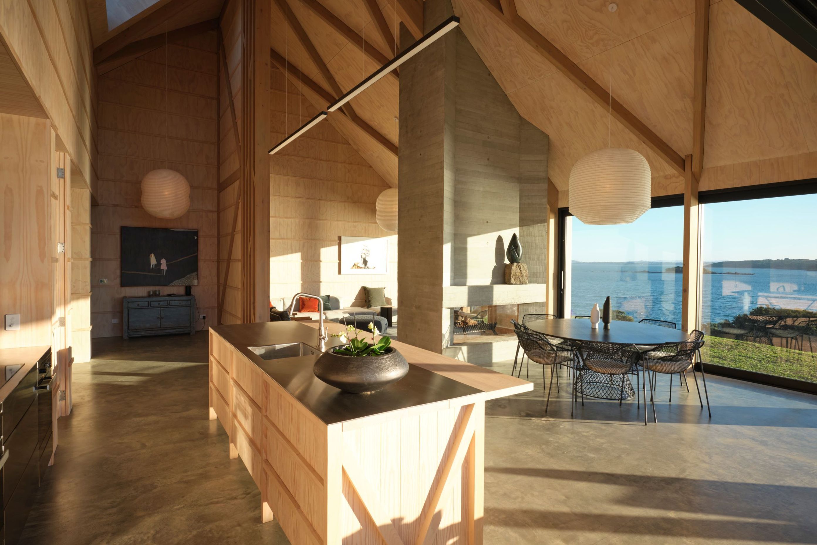 lrStevens-Lawson-ArchitectsMawhitiMain-living-spacePhoto-Mark-Smith.jpg