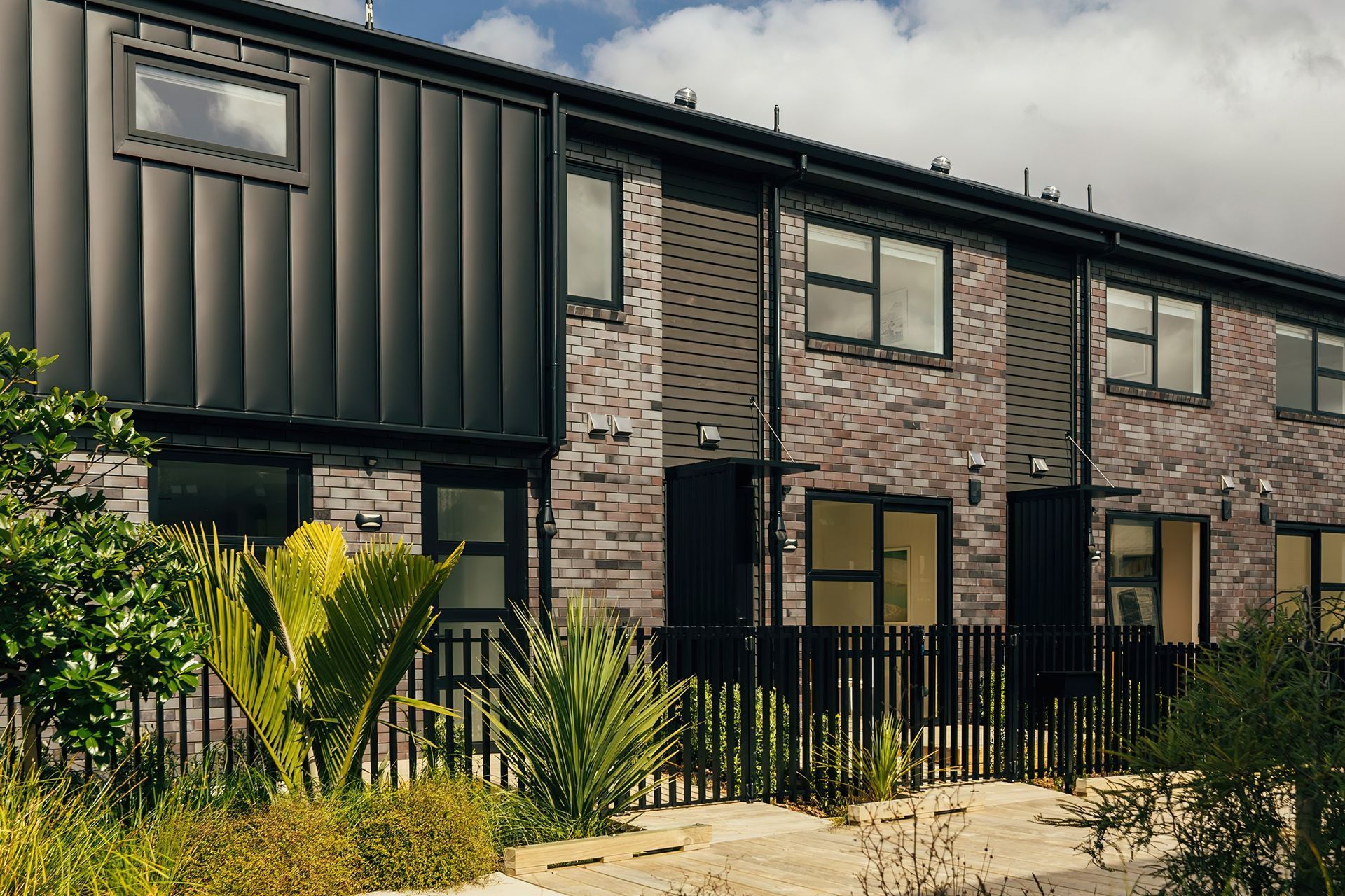 mako-solutions-aluminium-picket-fence-auckland-nz.jpeg