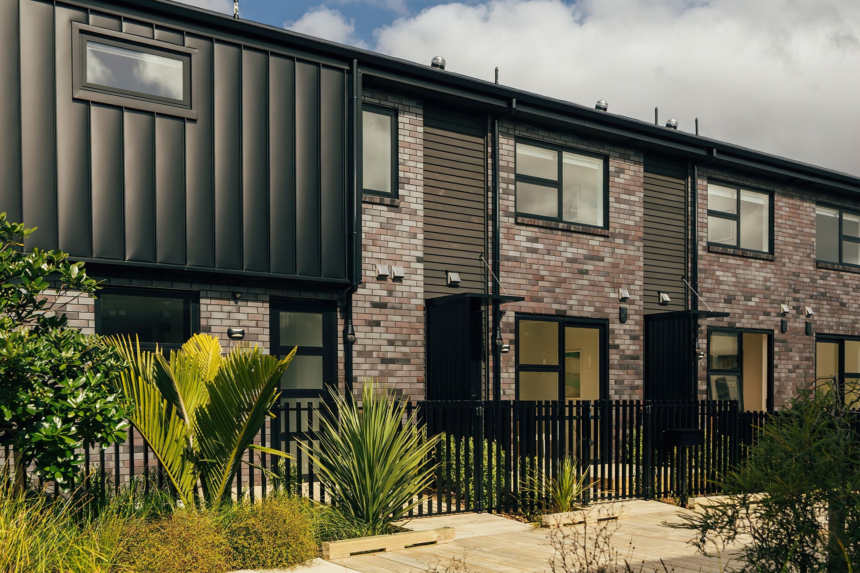 mako-solutions-aluminium-picket-fence-auckland-nz.jpeg