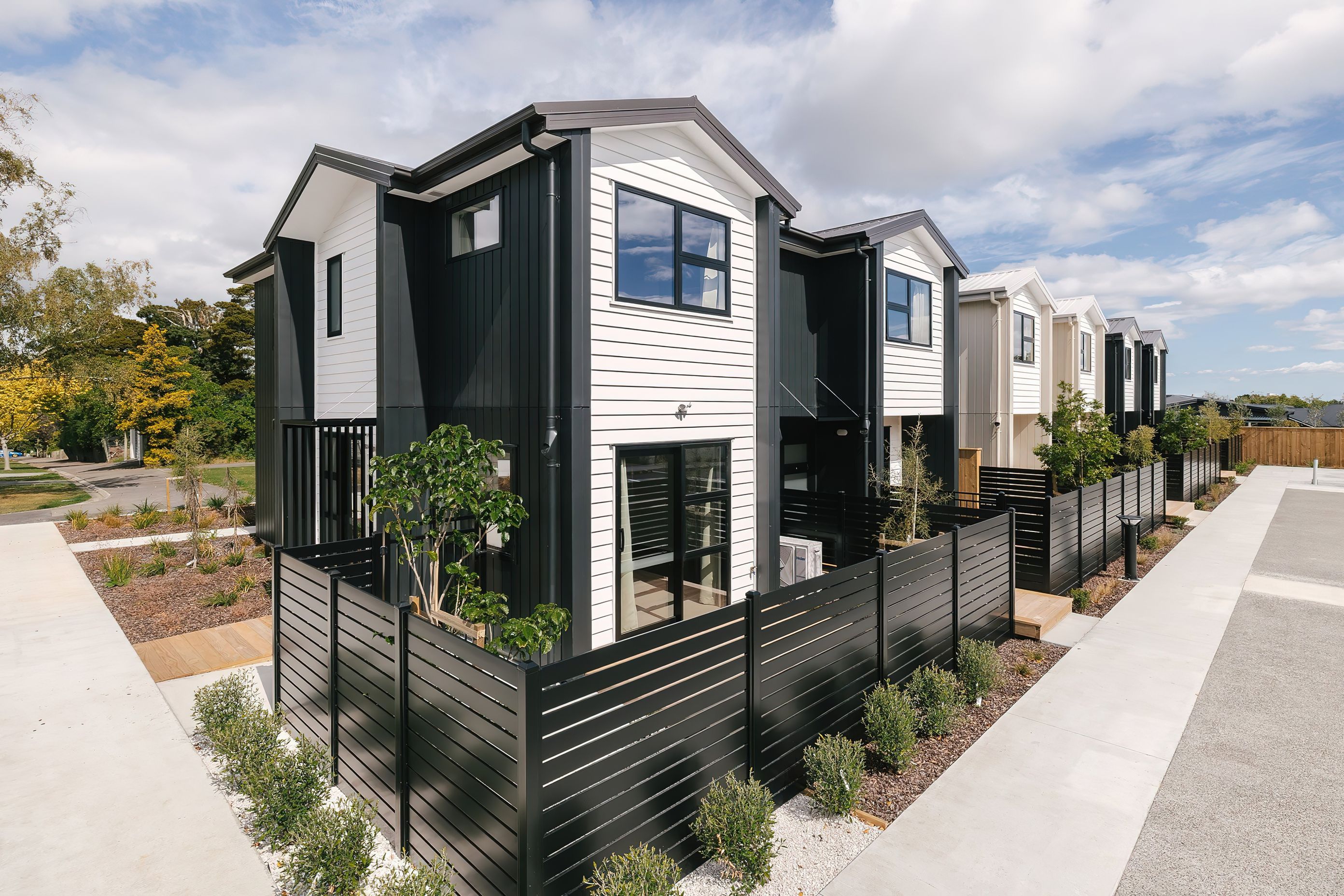 mako-solutions-aluminium-premium-fencing-new-zealand-1.jpg