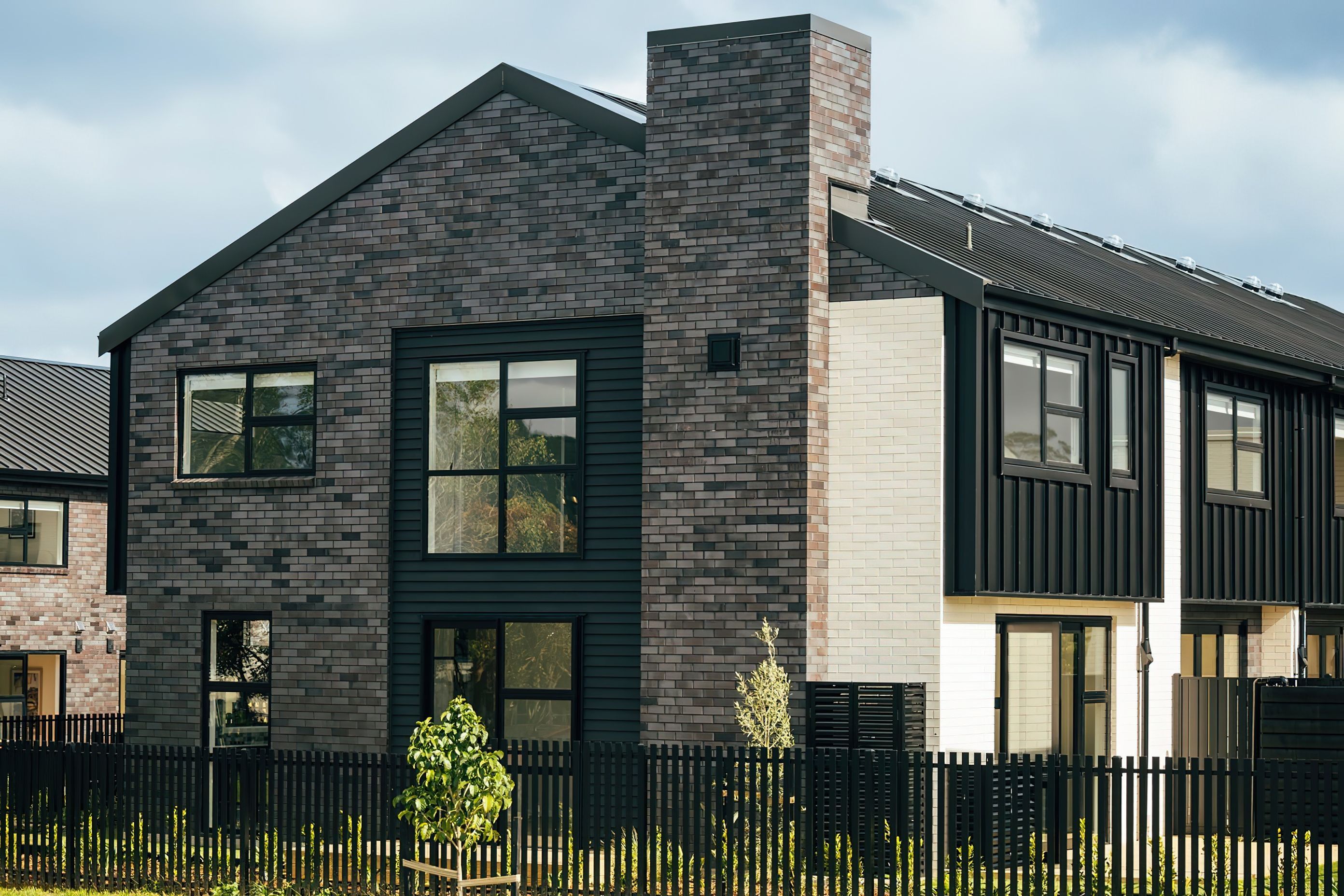 mako-solutions-townhouse-black-picket-fence-auckland-nz.jpeg