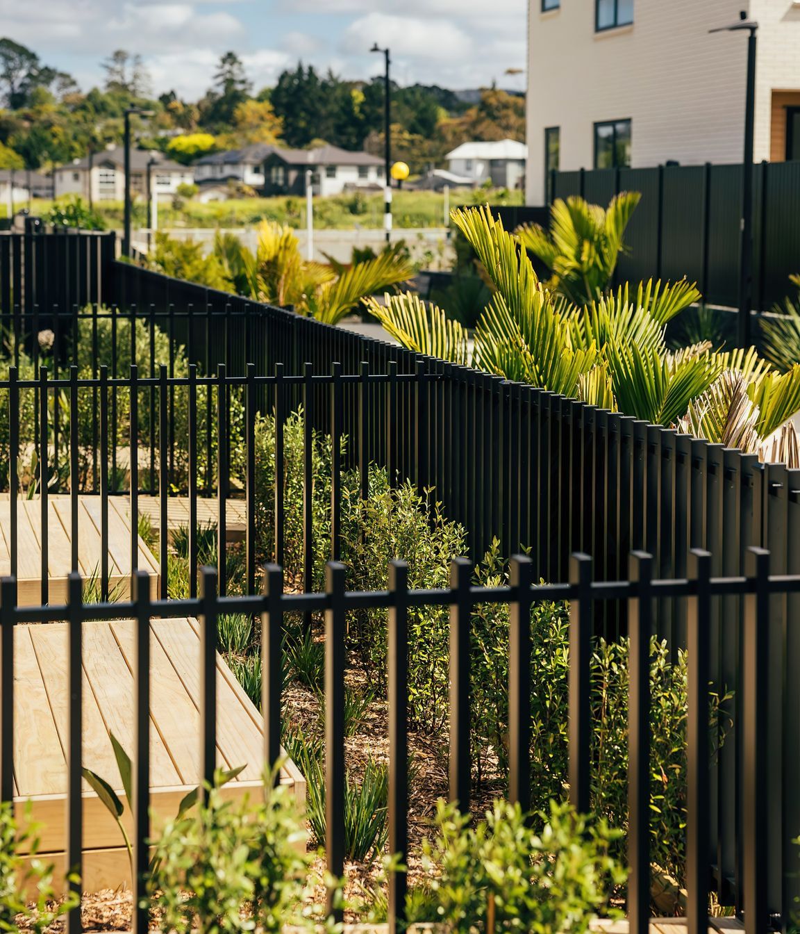mako-solutions-townhouse-boundary-fence-auckland-nz.jpeg