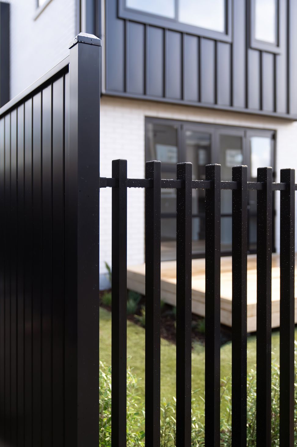 modern-aluminium-fencing-auckland-v2.jpeg