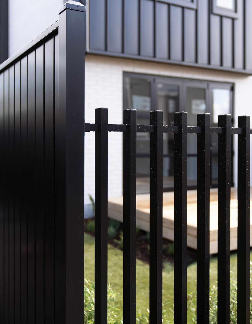 modern-aluminium-fencing-auckland-v2.jpeg
