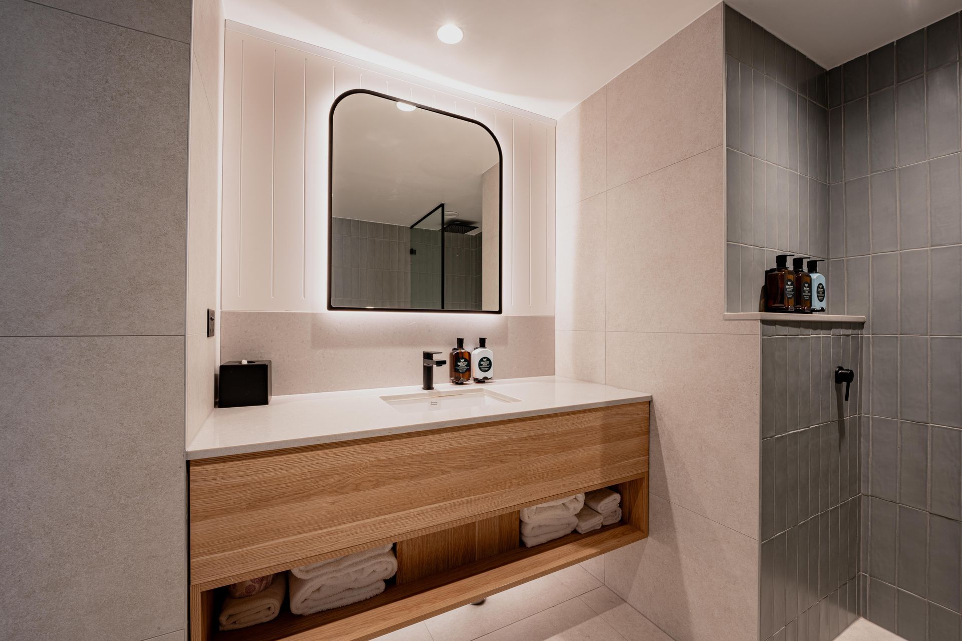 Manly Pacific | Luna Chiaro Crazy Paving | BOLT Media