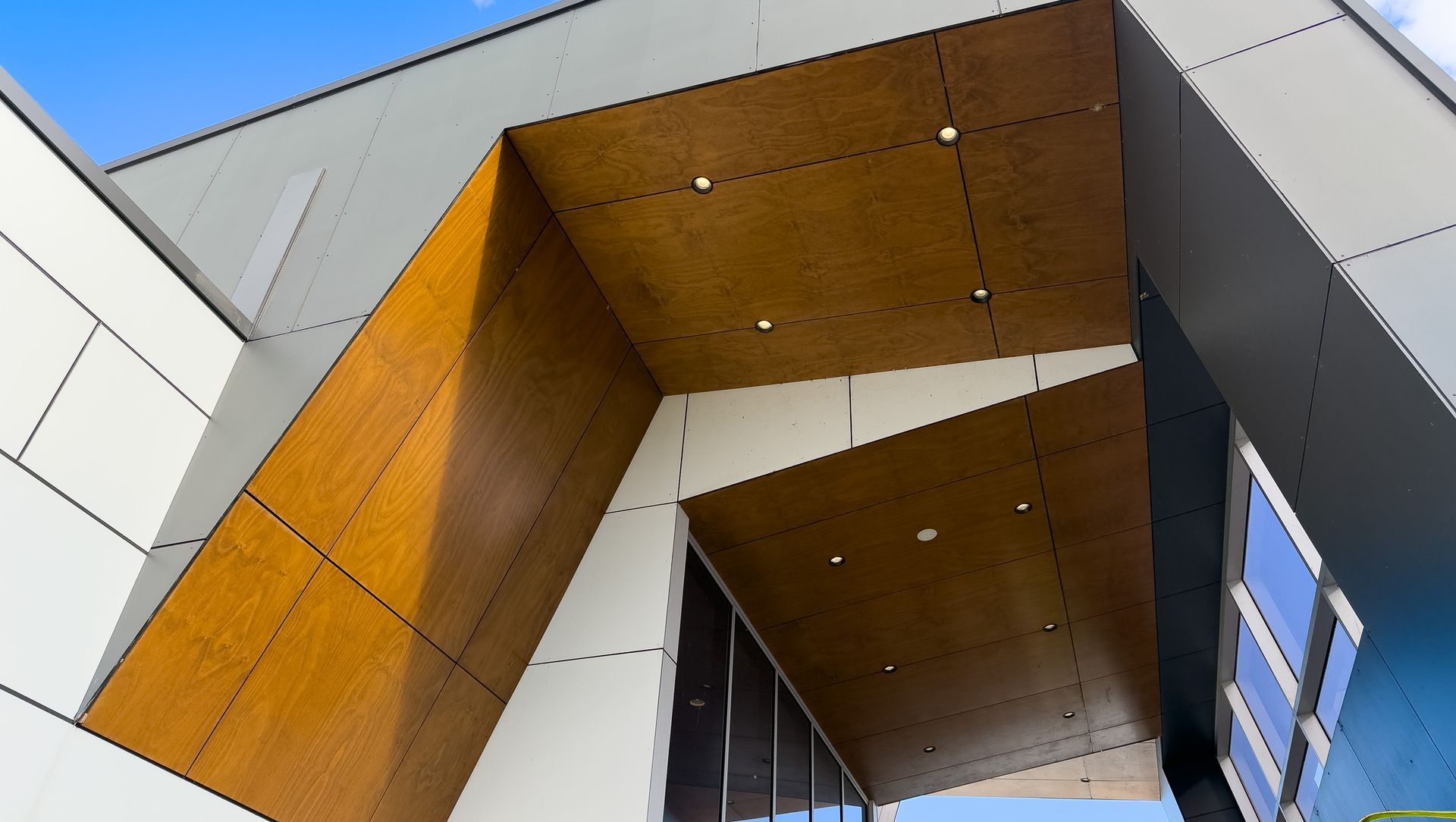 Puma Traveston banner