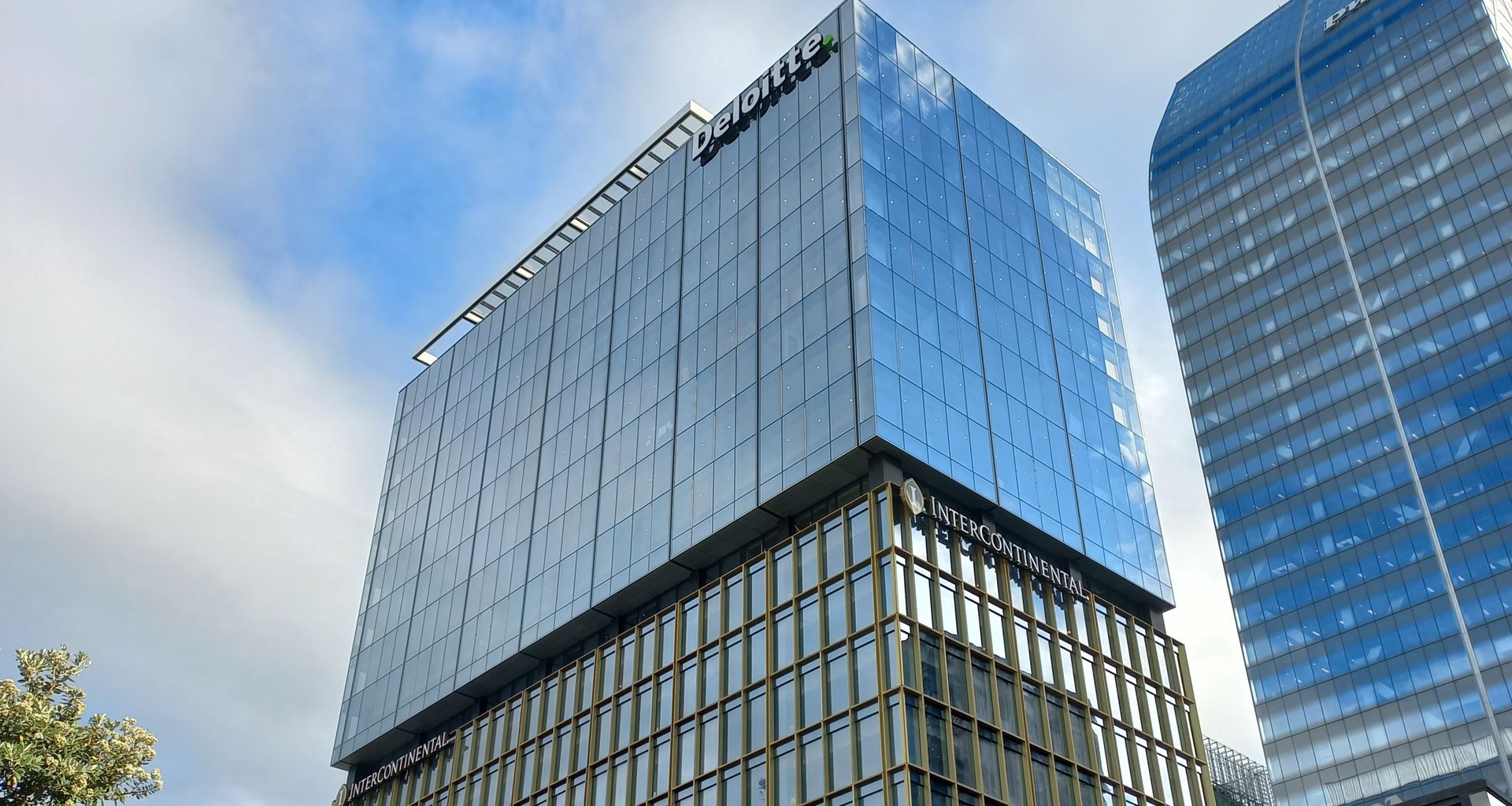 Deloitte Centre - 1 Queen Street banner