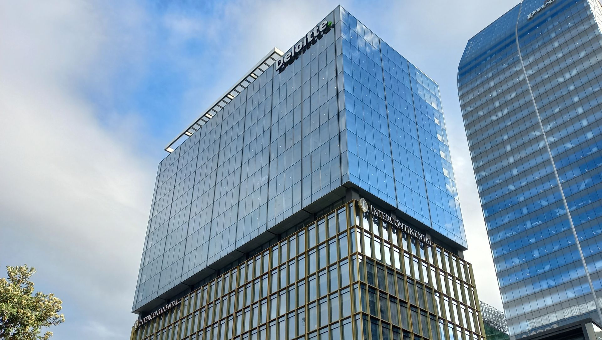 Deloitte Centre - 1 Queen Street banner