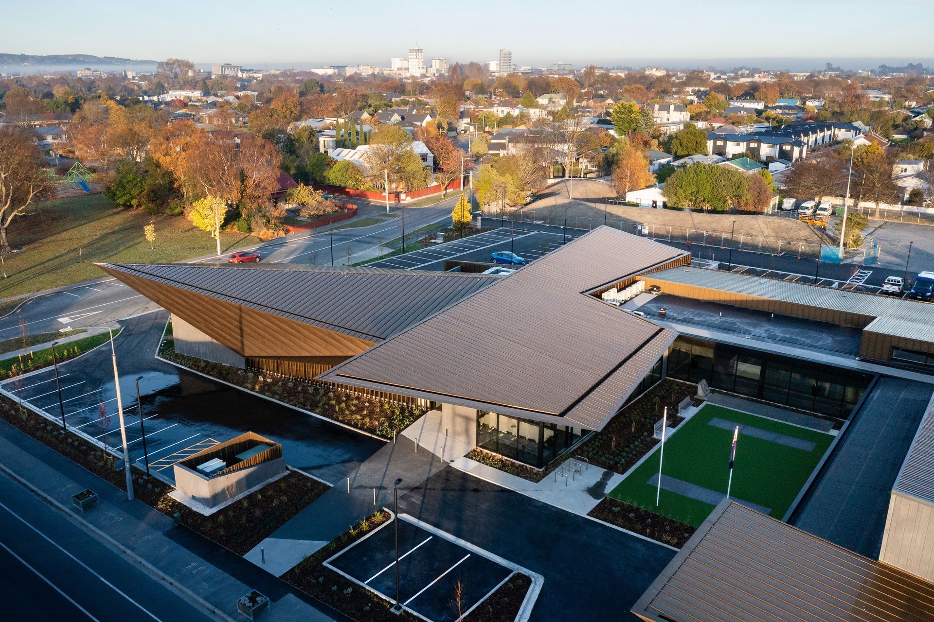 Like a piece of origami sculpture, the roof plane soars above the building creating an iconic form befitting the club's long association with the Richmond area. Photography by Clinton Lloyd.