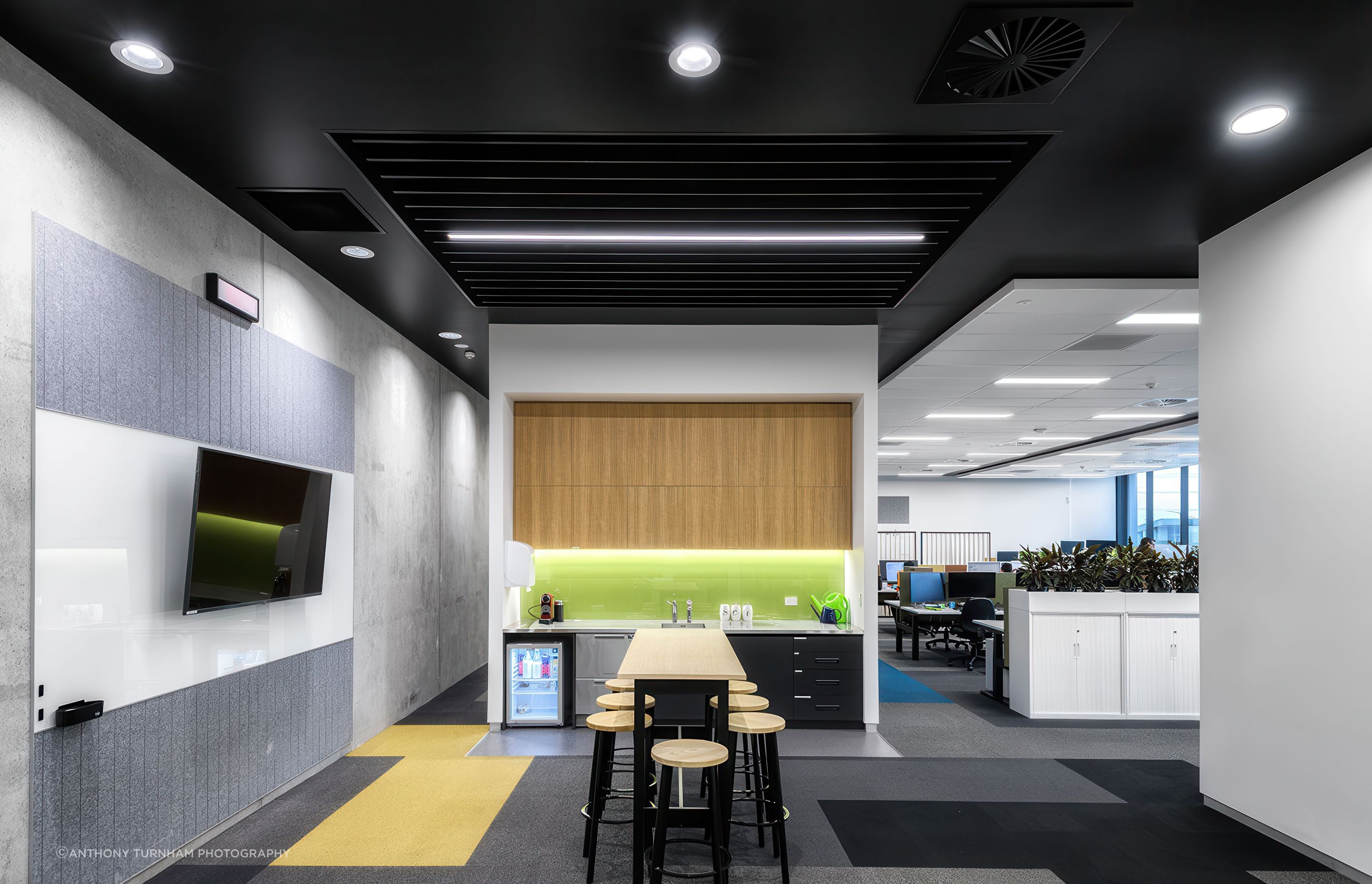 The breakout space featured a single Highline 05 in black rod suspended situated over a bar style table – perfect for breaks or an informal meeting.  Lowline 01, a shallow recessed profile is used to illuminate the bench top in the small adjacent kitchenette.

All the Highline 05 luminaires were custom built to length and with various lumen outputs to best illuminate the different spaces. DALI drivers were used throughout for simple push-to-dim adjustment of the individual light levels without complex control systems.
