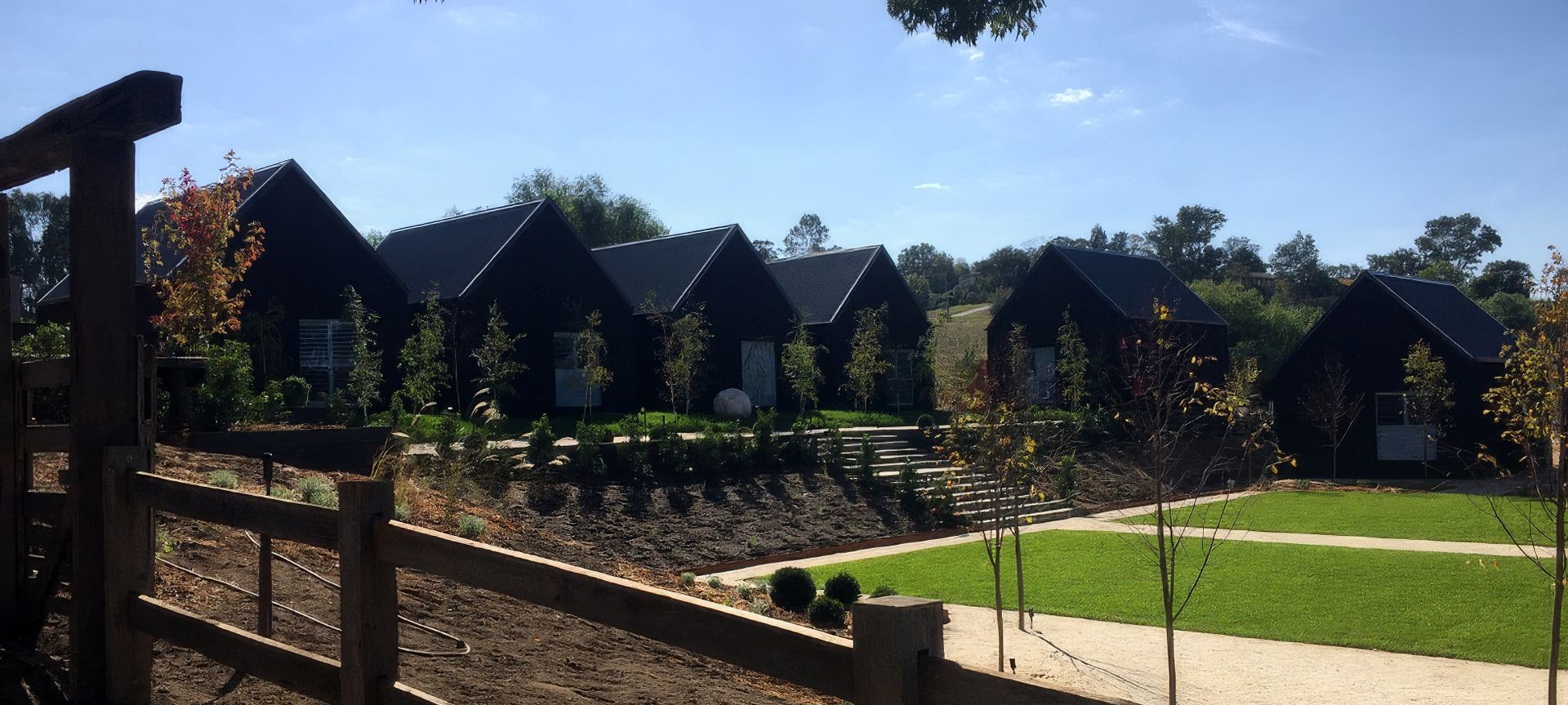 The Sir George | 8 Accommodation Cabins “The Barns” in Jugiong, NSW banner