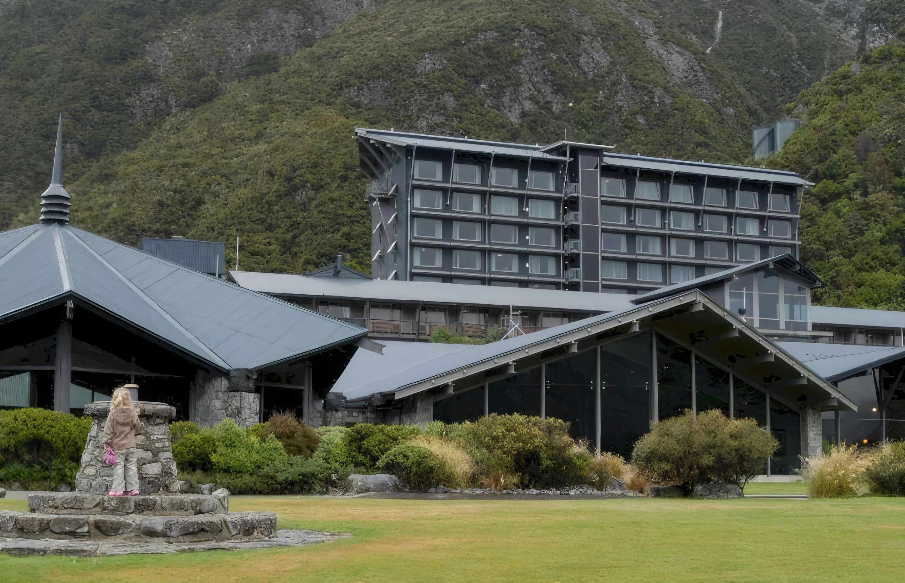 8-the-hermitage-mt-cook46142-gigapixel-standard-scale-400x.jpg