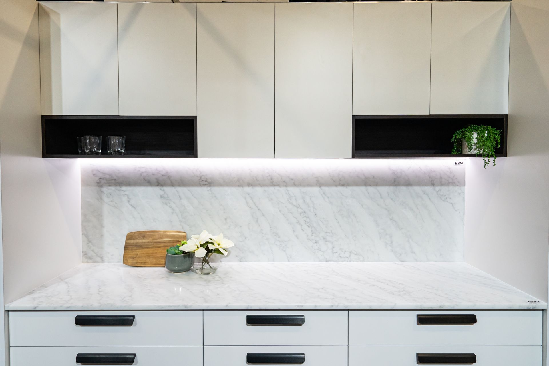 Evostone Elements in Lunar was used as the benchtop and splashback, combined with the black & white colour design tied in all the elements.