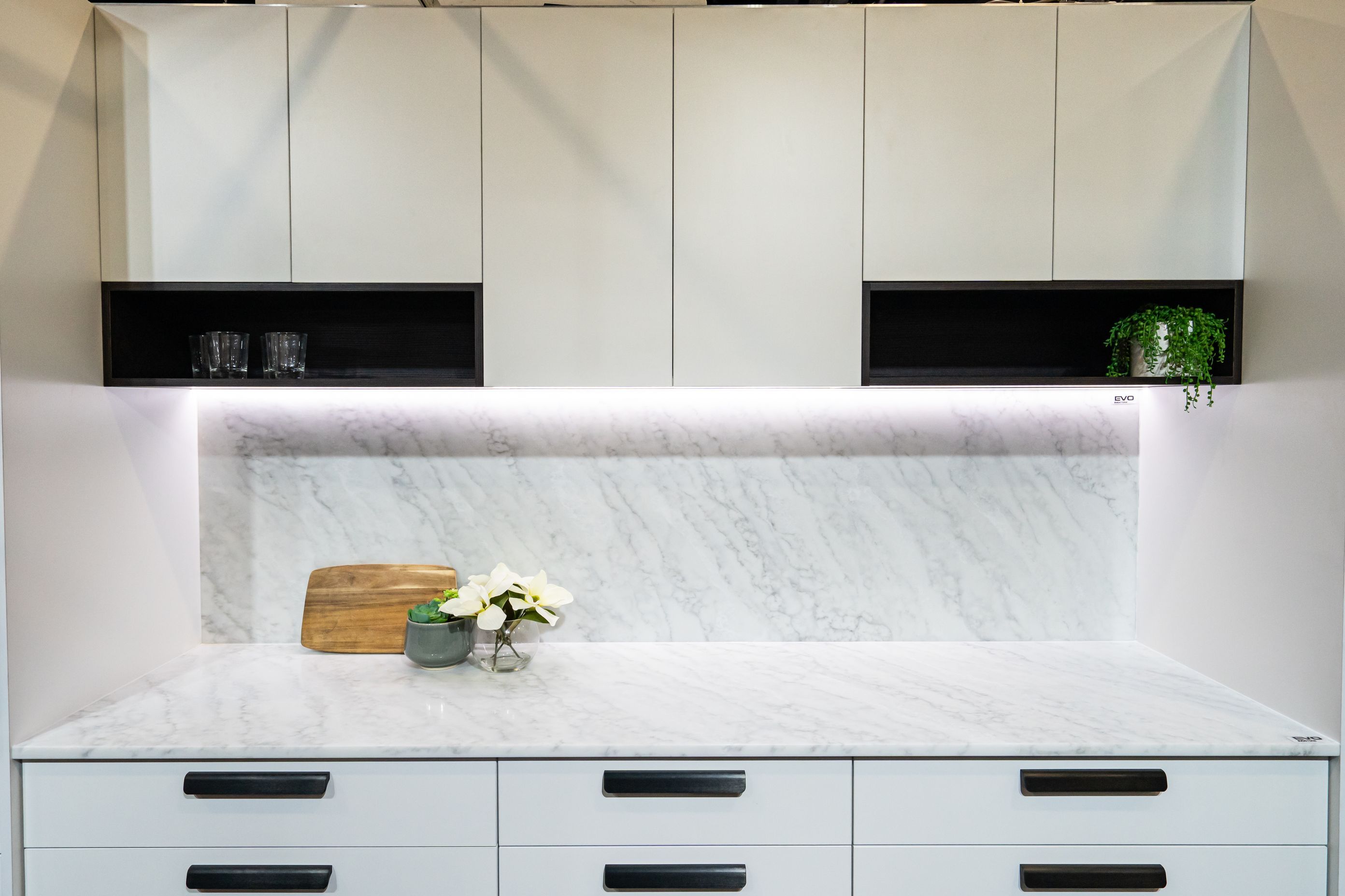 Evostone Elements in Lunar was used as the benchtop and splashback, combined with the black &amp; white colour design tied in all the elements.
