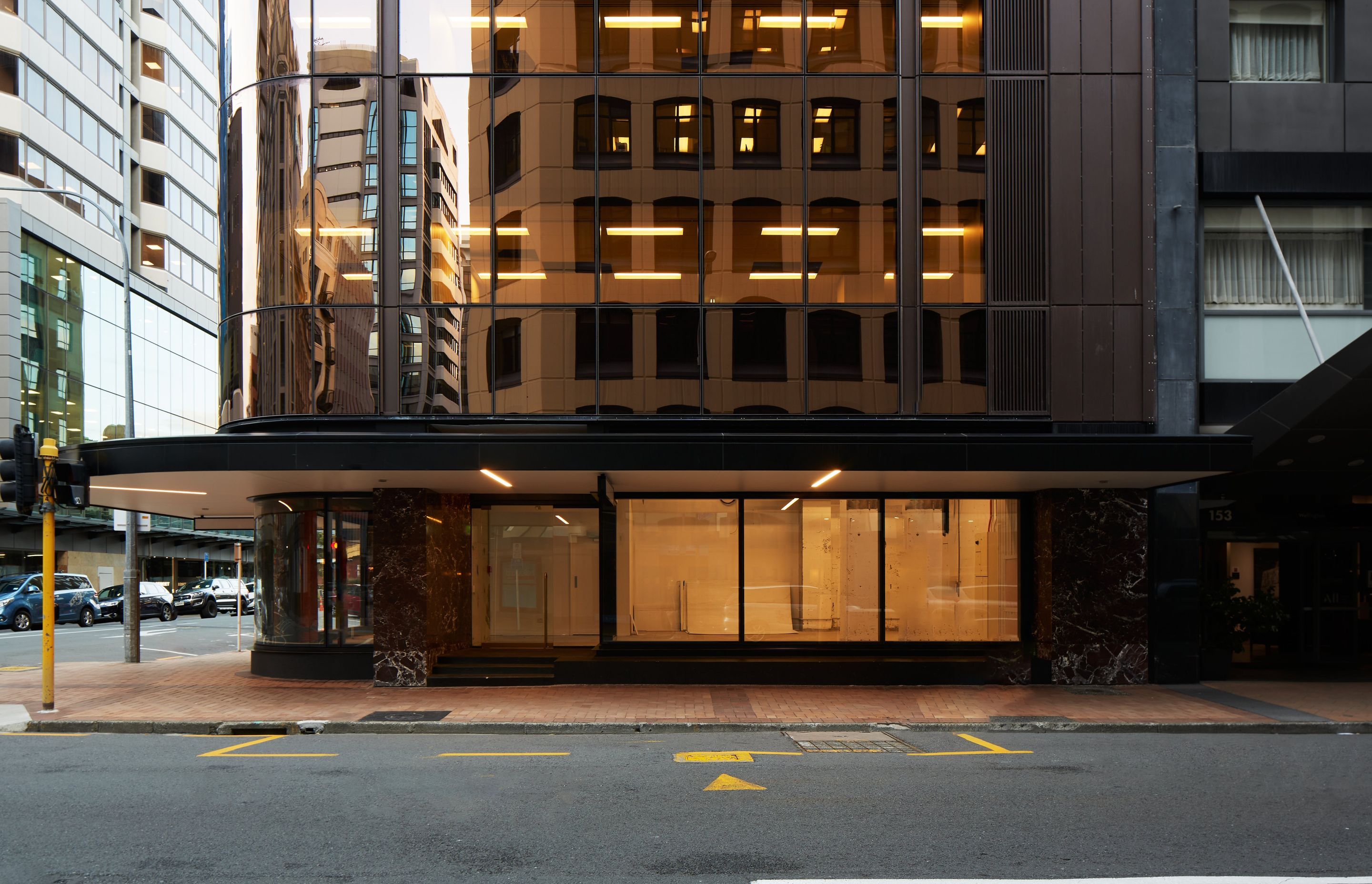  The ground floor of the building includes infrastructure for retail or hospitality. “There is a small area for retail on the corner, which is one structural bay and the curve, and then that continues on. All of the Featherston Street frontage is retail.”