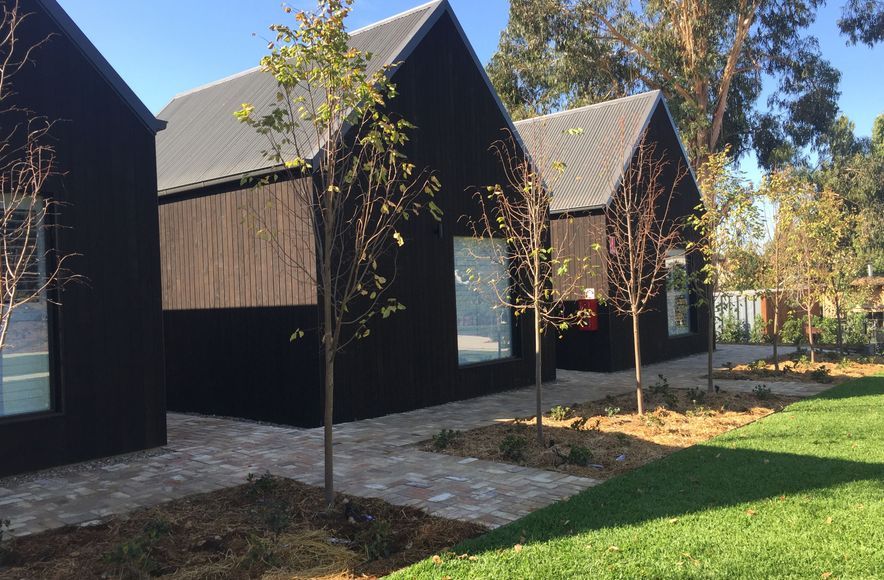 The Sir George | 8 Accommodation Cabins “The Barns” in Jugiong, NSW