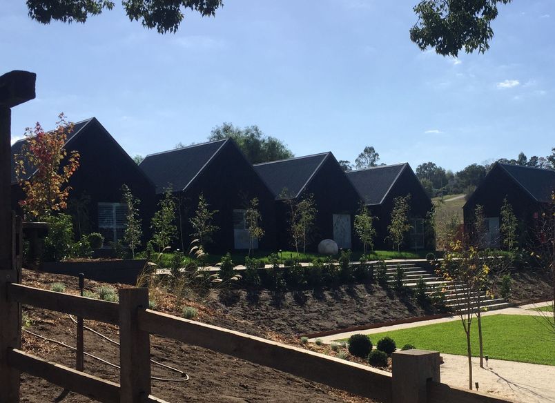 The Sir George | 8 Accommodation Cabins “The Barns” in Jugiong, NSW