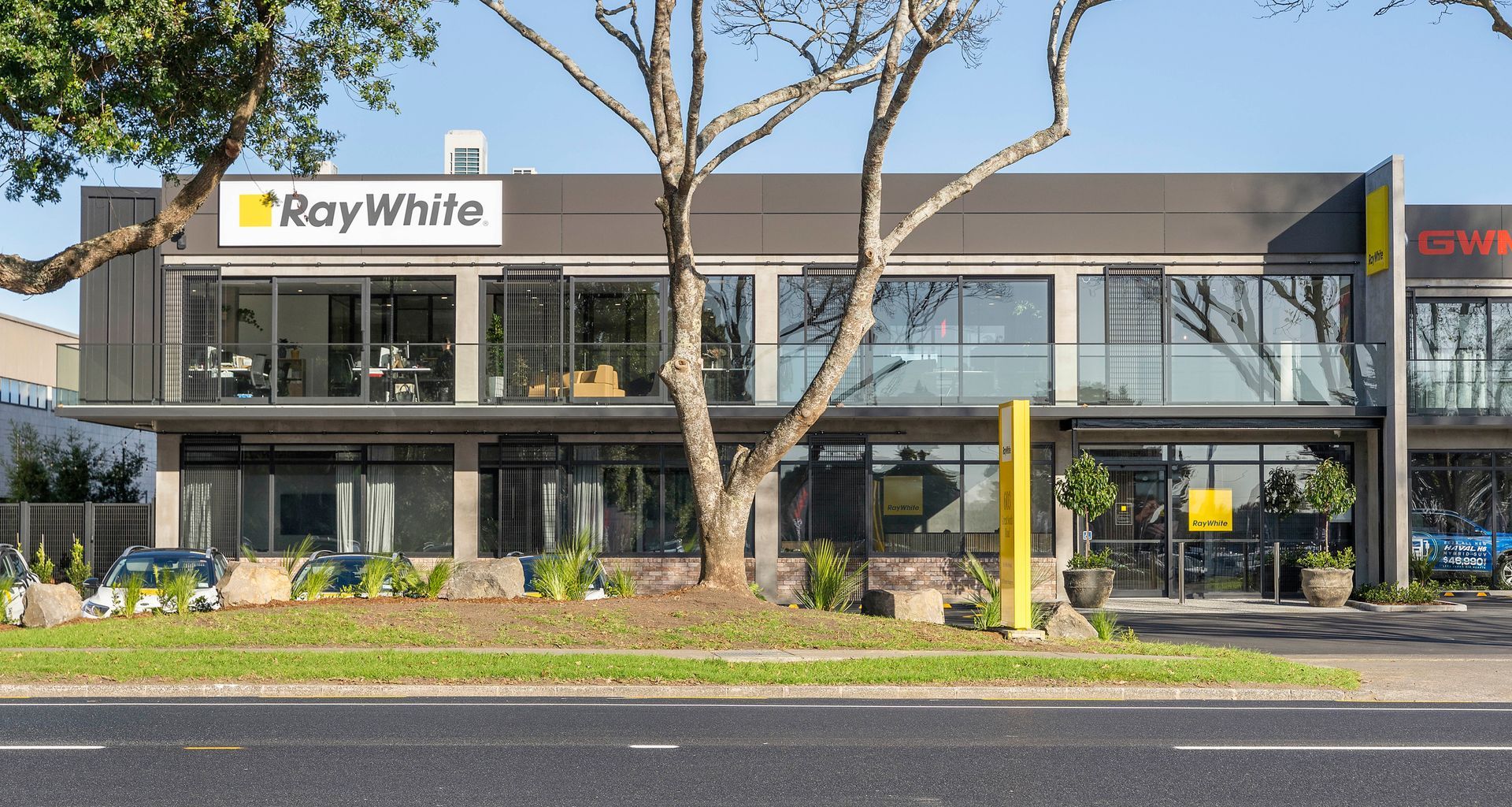 Ray White Manukau banner