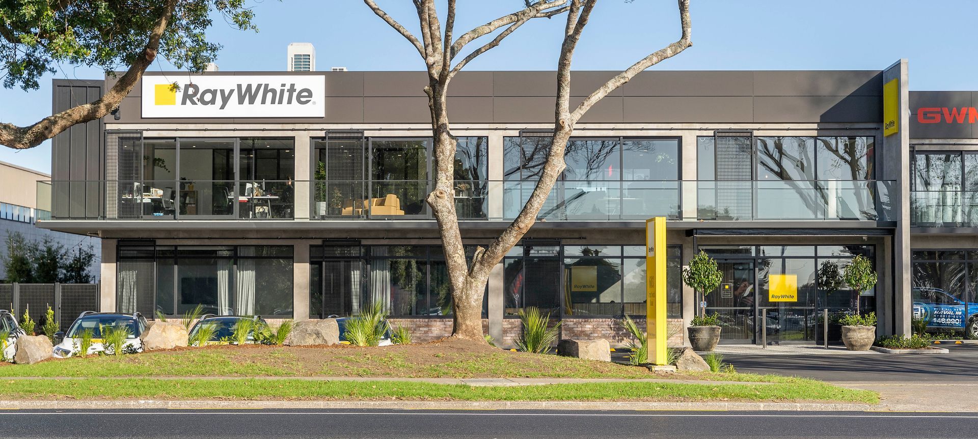 Ray White Manukau banner
