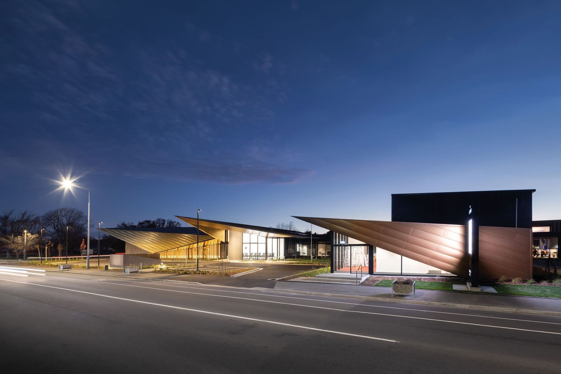 The new building needed to incorporate a restaurant, hall, library, billiards room, bar and squash courts. Photography by Clinton Lloyd.