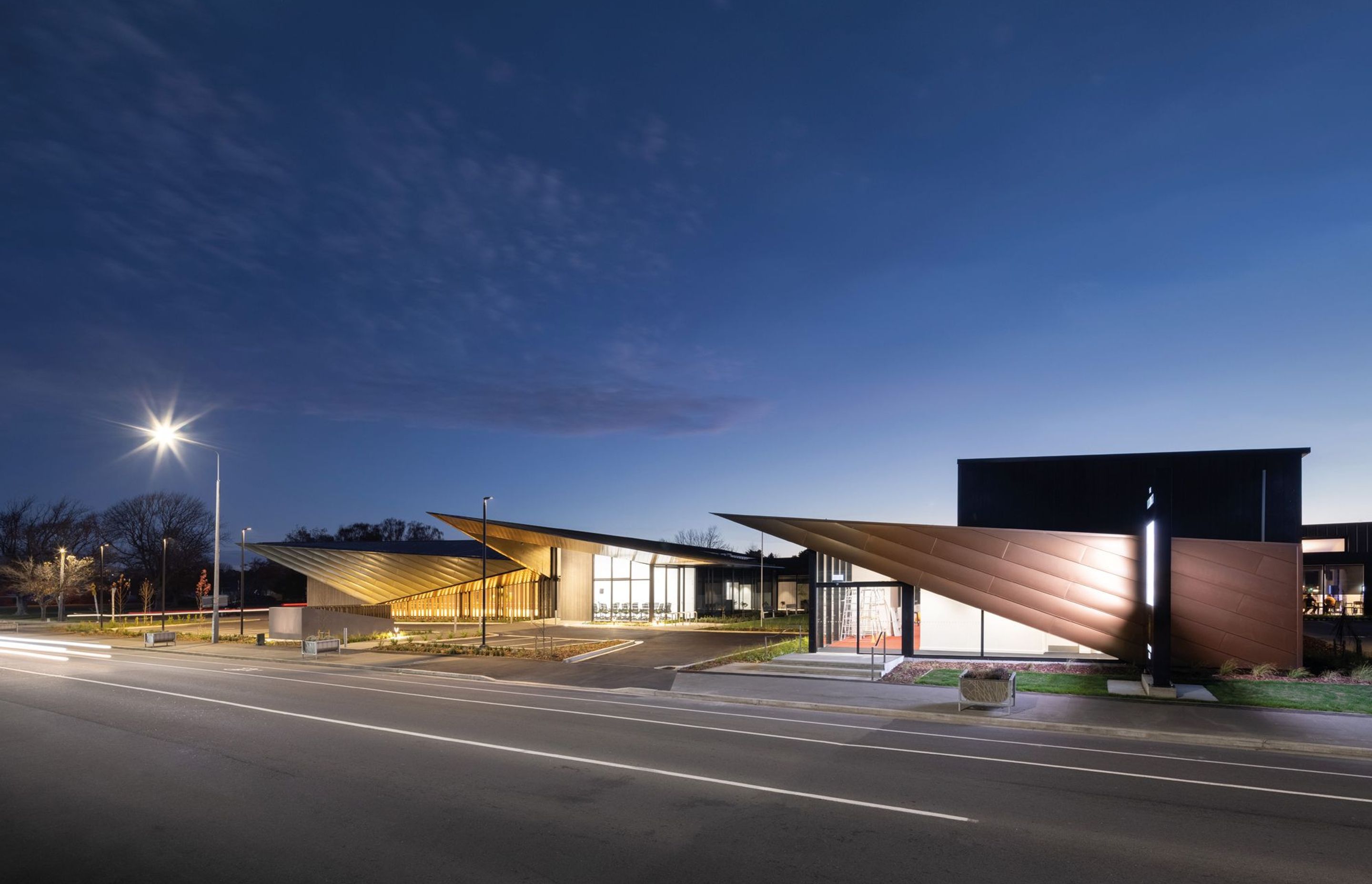 The new building needed to incorporate a restaurant, hall, library, billiards room, bar and squash courts. Photography by Clinton Lloyd.