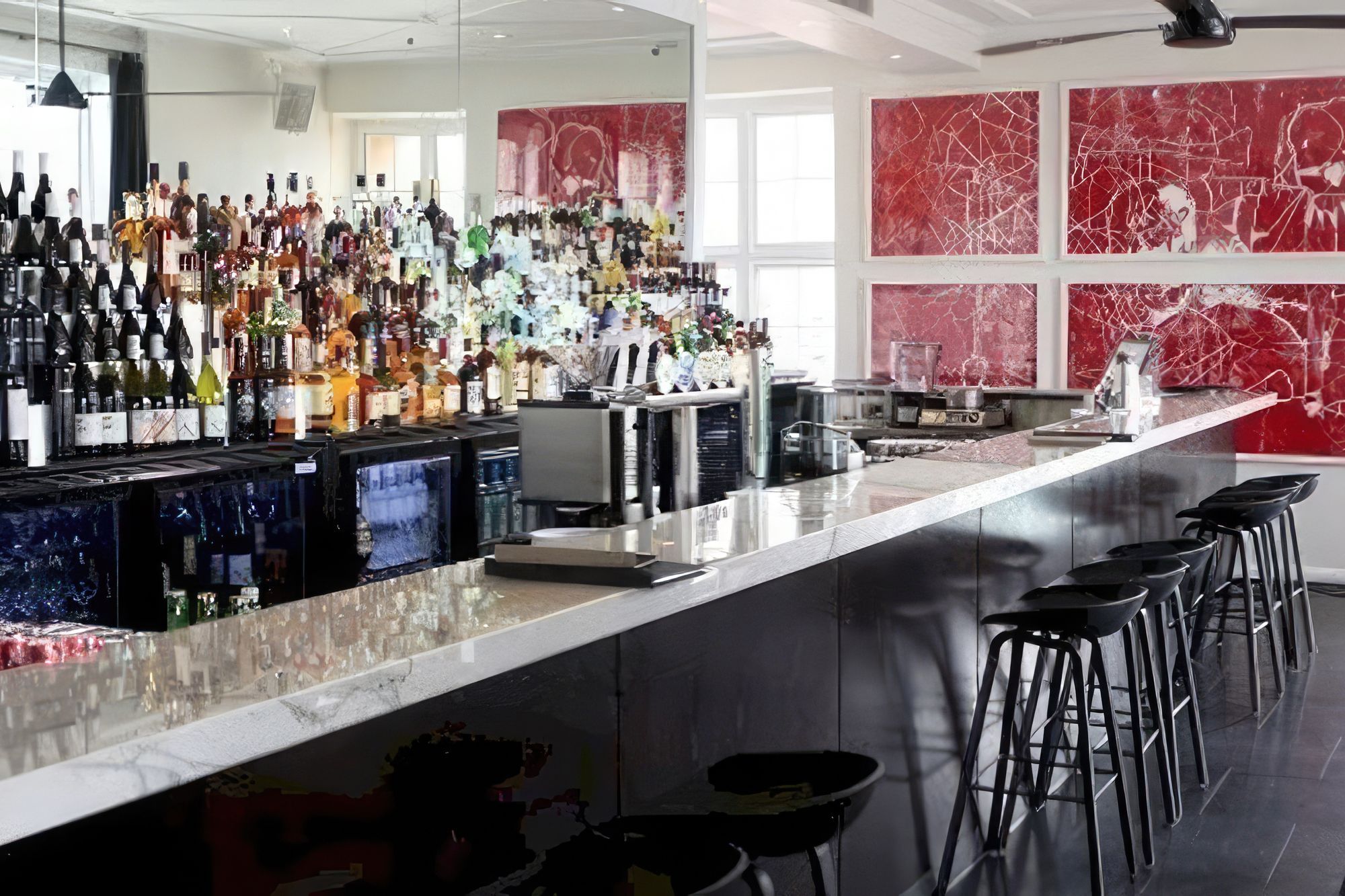 harbourside-bar-with-art-gigapixel-standard-scale-400x.jpg