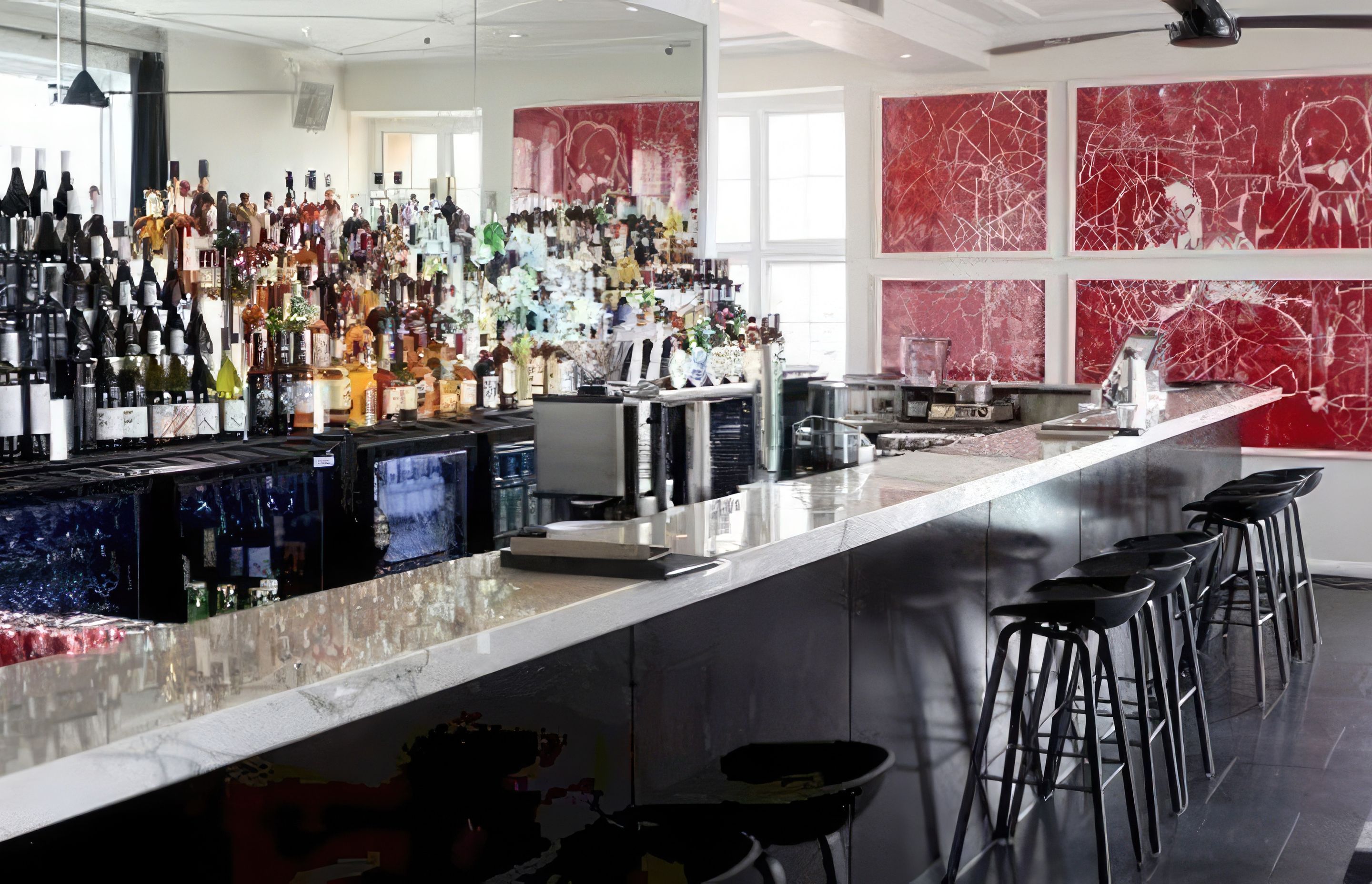 harbourside-bar-with-art-gigapixel-standard-scale-400x.jpg