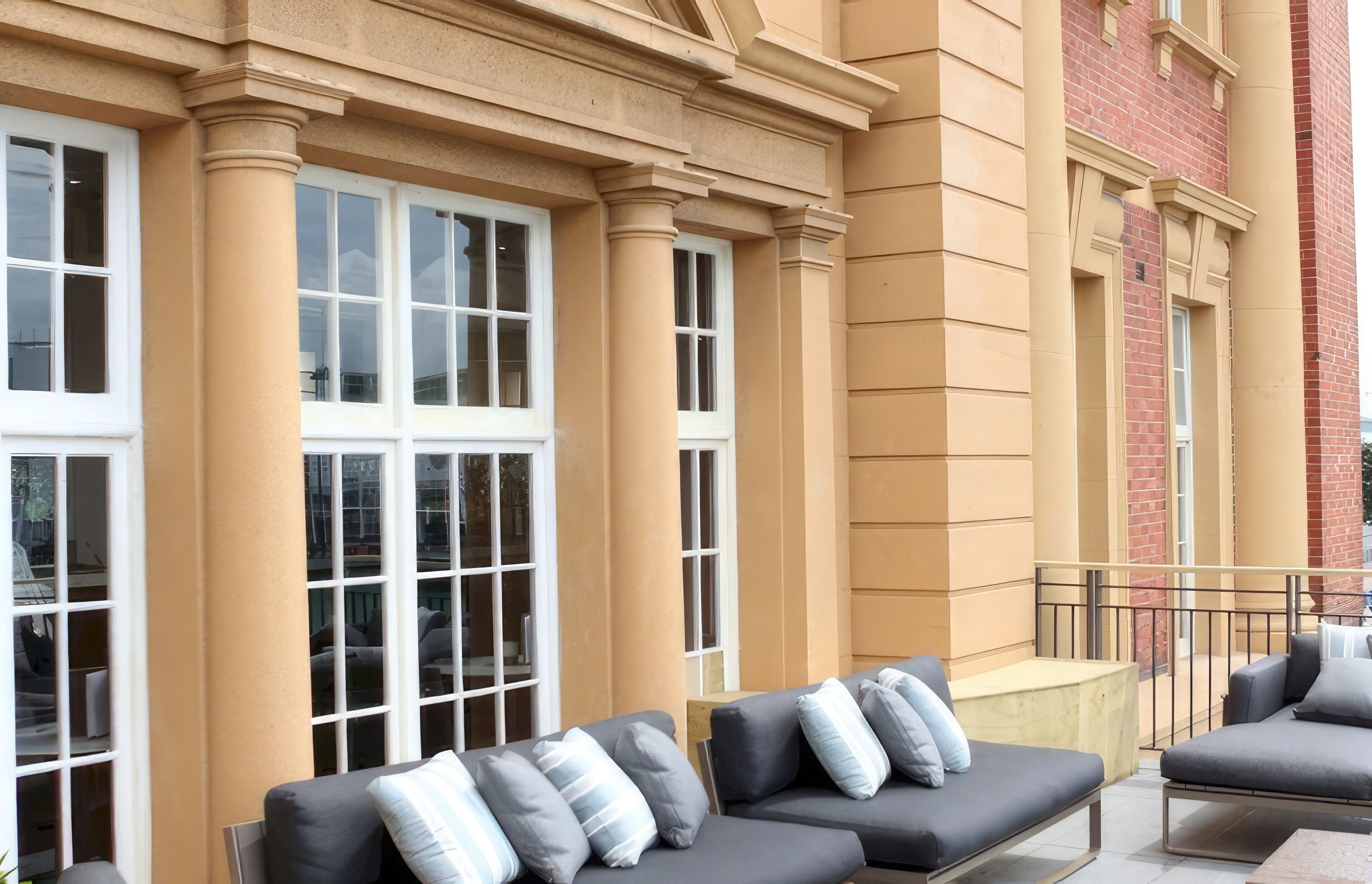 harbourside-deck-lounge-2-gigapixel-standard-scale-400x.jpg