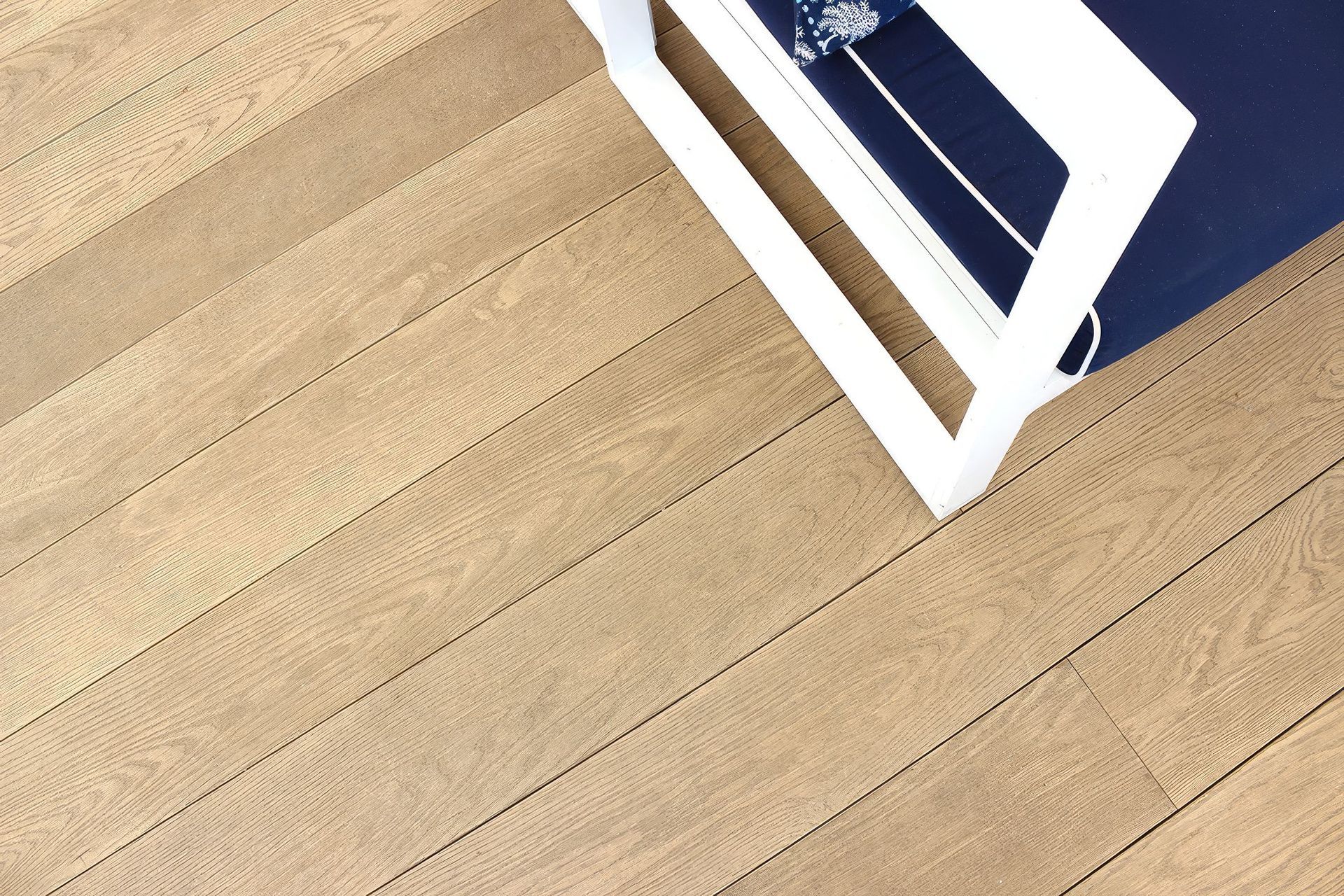 seadeck-golden-oak-millboard-6-gigapixel-standard-scale-200x-v2.jpg