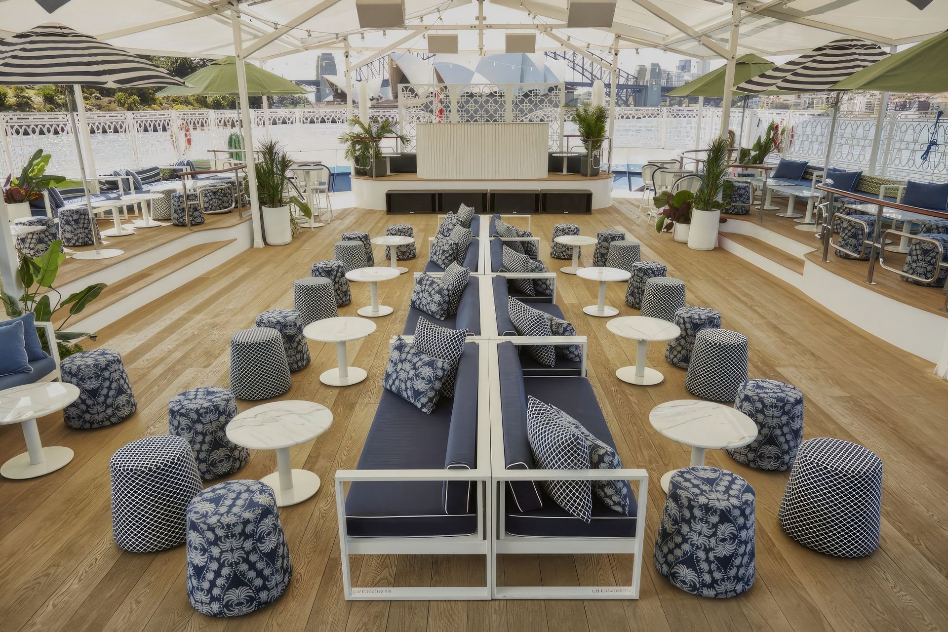 seadeck-golden-oak-millboard-8-gigapixel-standard-scale-200x.jpg
