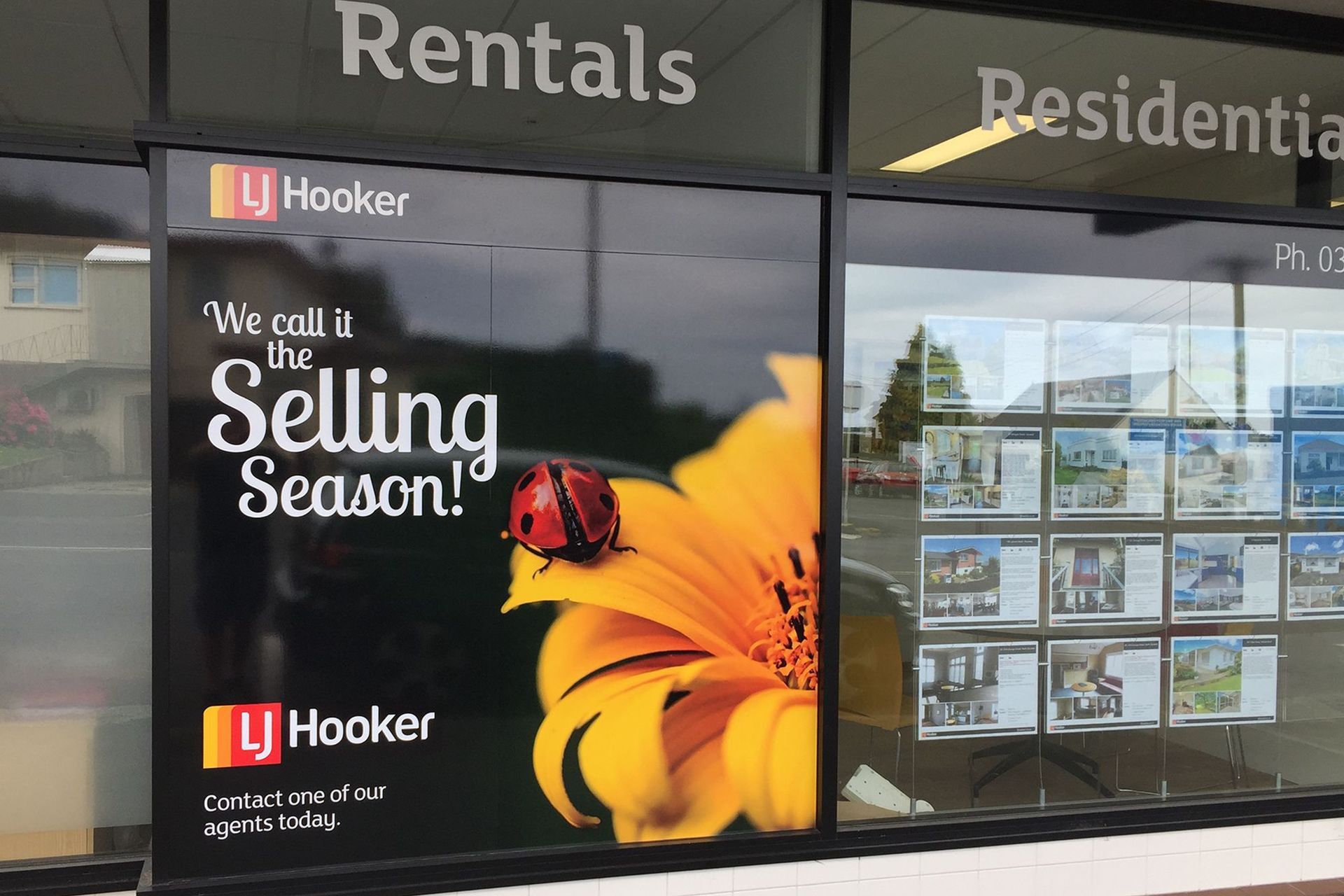 Window graphics for LJ Hooker, Dunedin