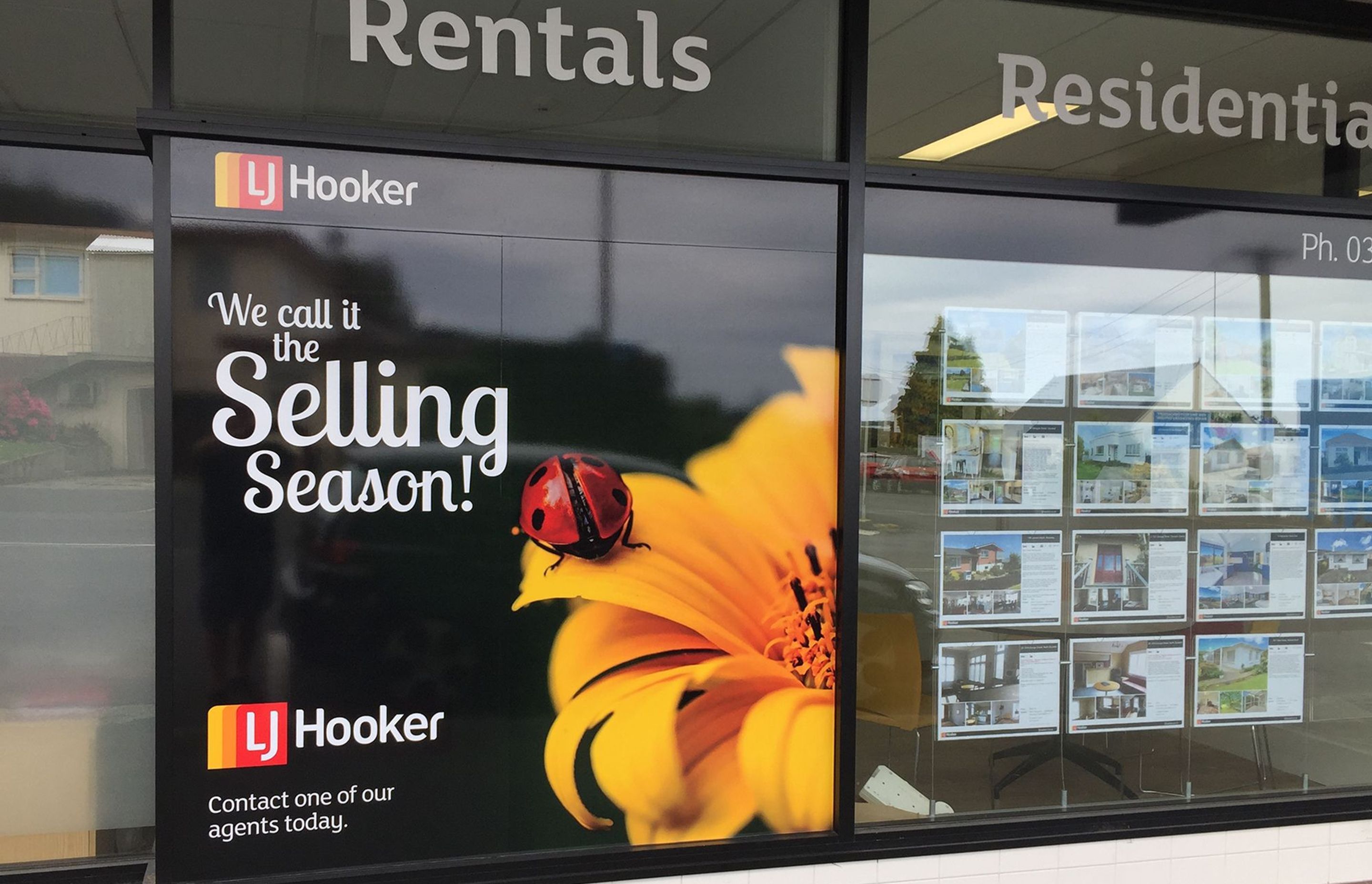 Window graphics for LJ Hooker, Dunedin