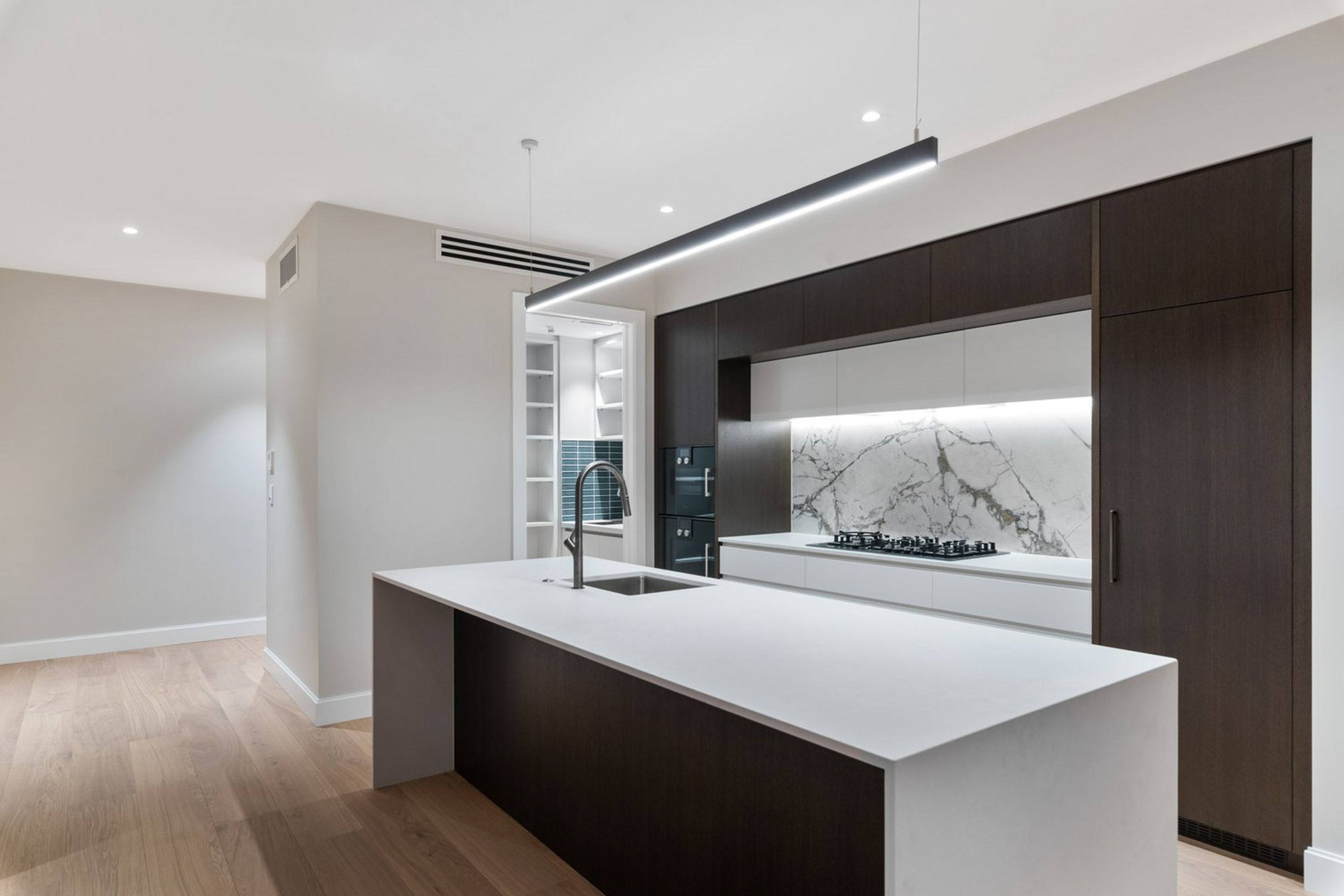 023Open2viewID513512-1BrettAve.jpg