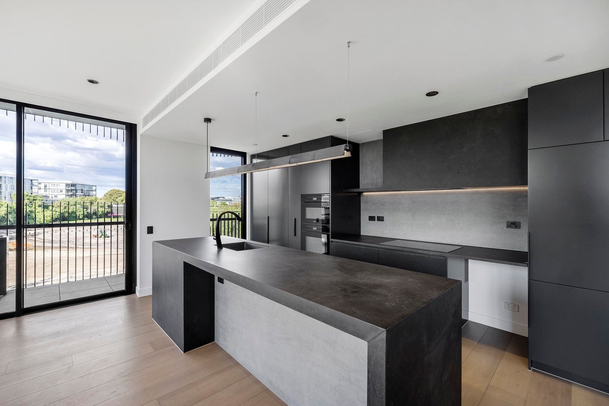1SYDNEY-JW5521.jpg