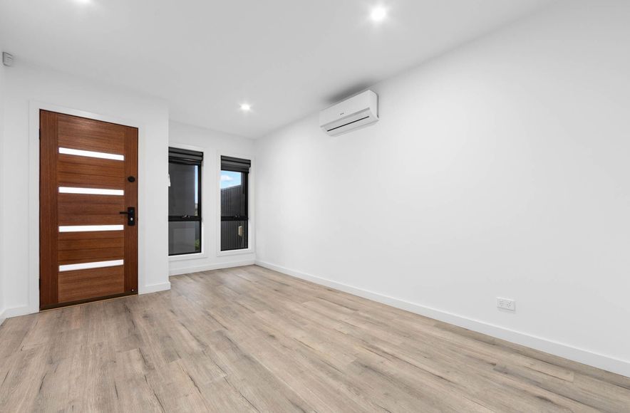 Robertsons Road, Taylors Lakes