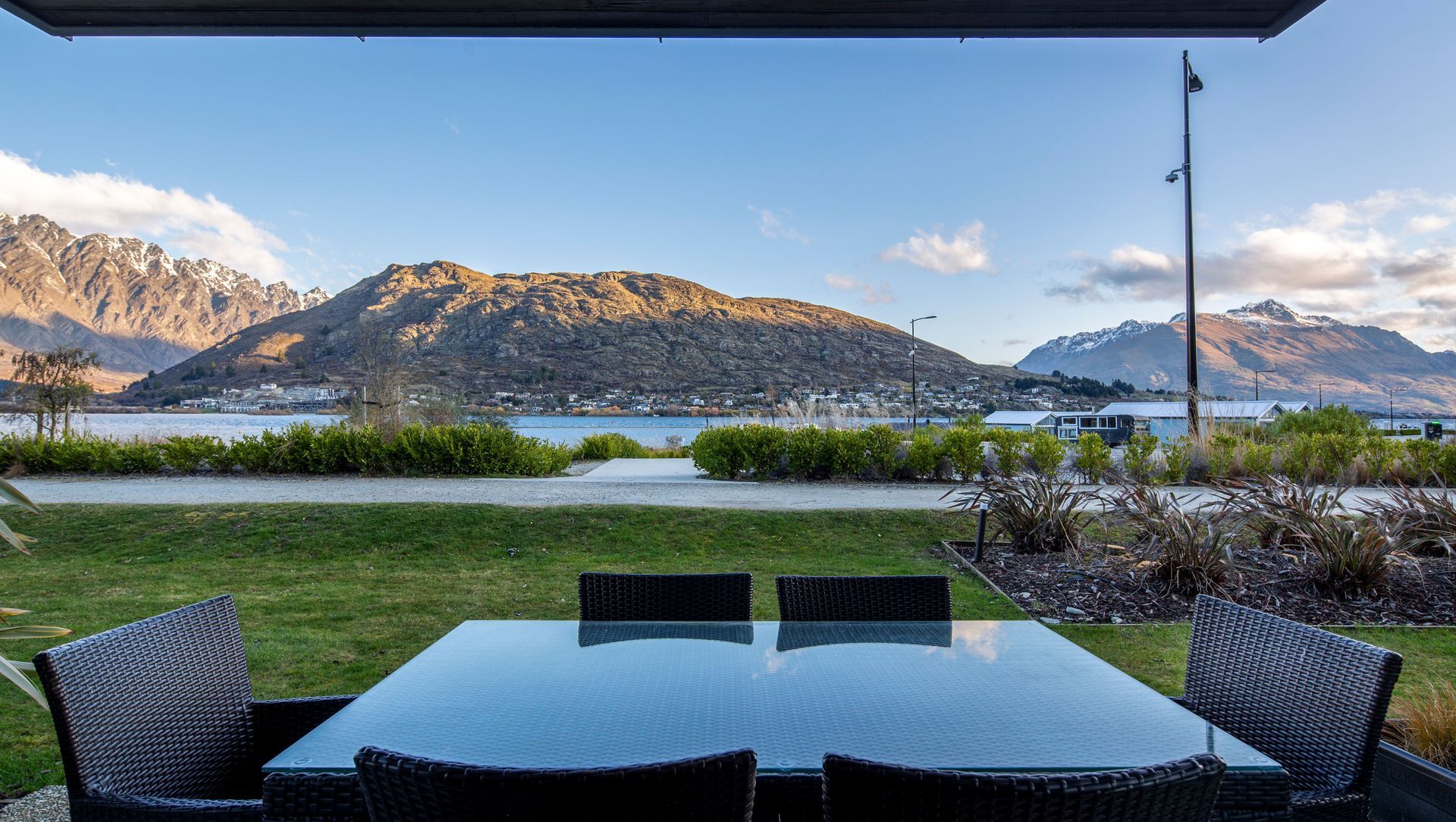 Marina Apartments Luxury Lakefront banner