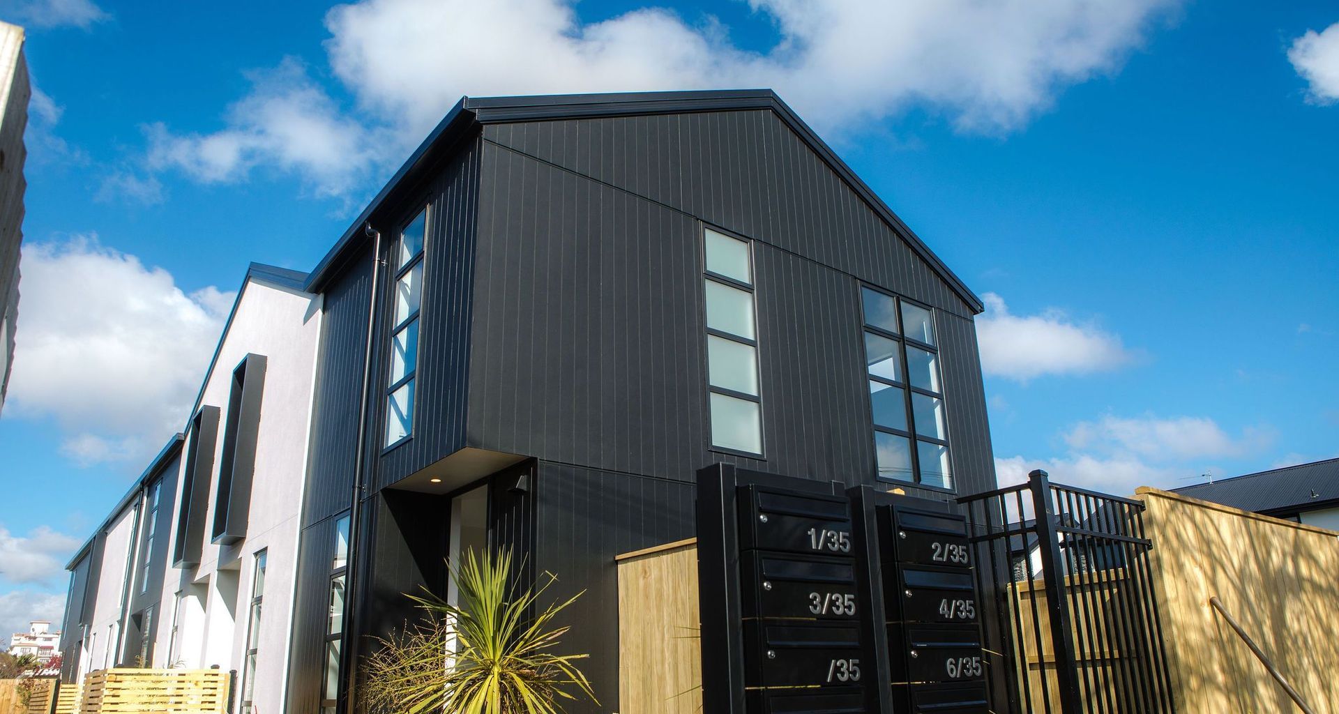 35 Gracefield Ave, Christchurch City banner
