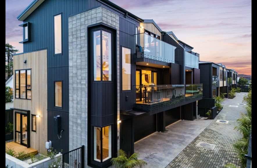 Stratford Avenue - Multi-Generational