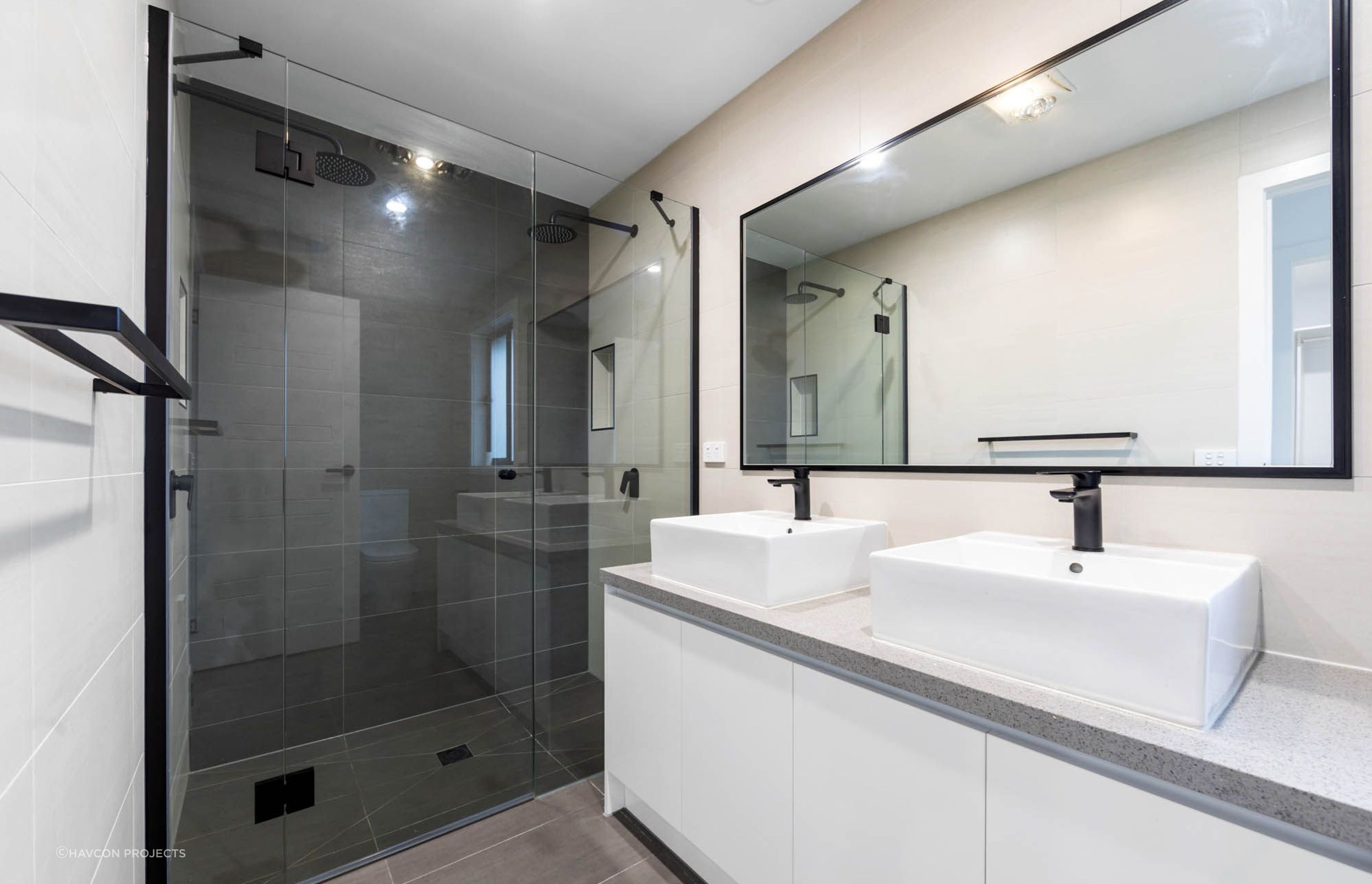8-Ensuite.jpg