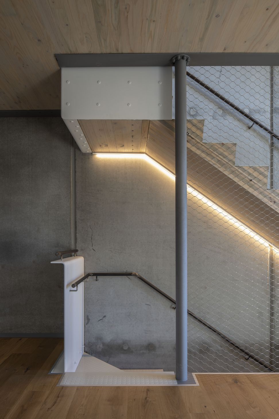 ARO-livingL3-5-stair-at-level-1Andy-Spain10.jpg